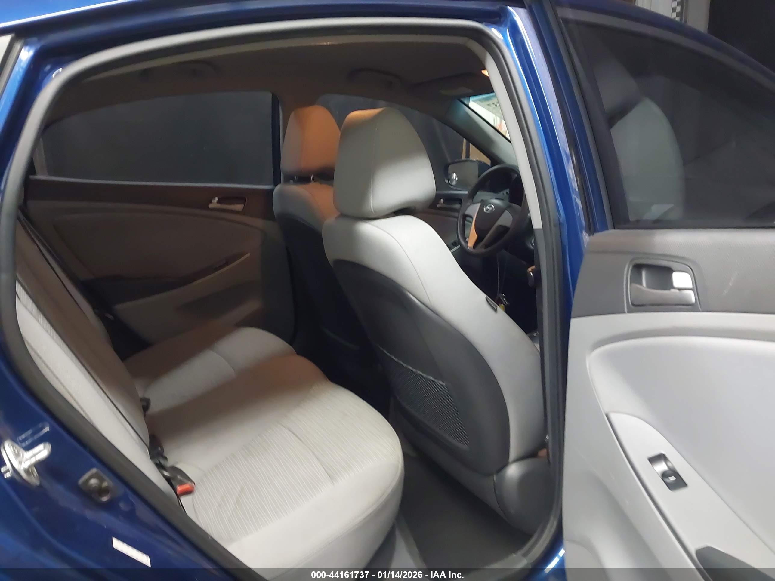 HYUNDAI ACCENT image 8