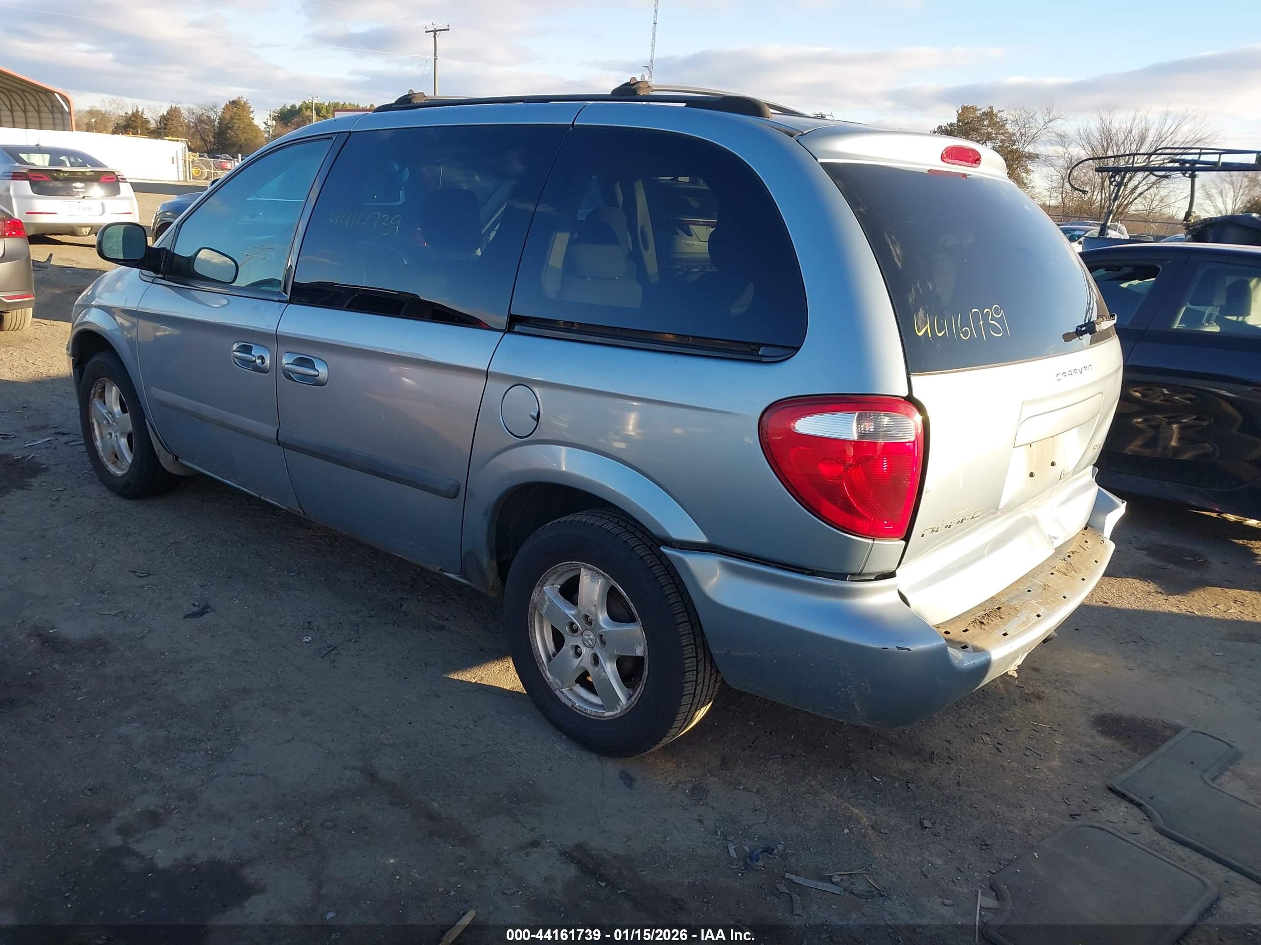 DODGE CARAVAN image 3