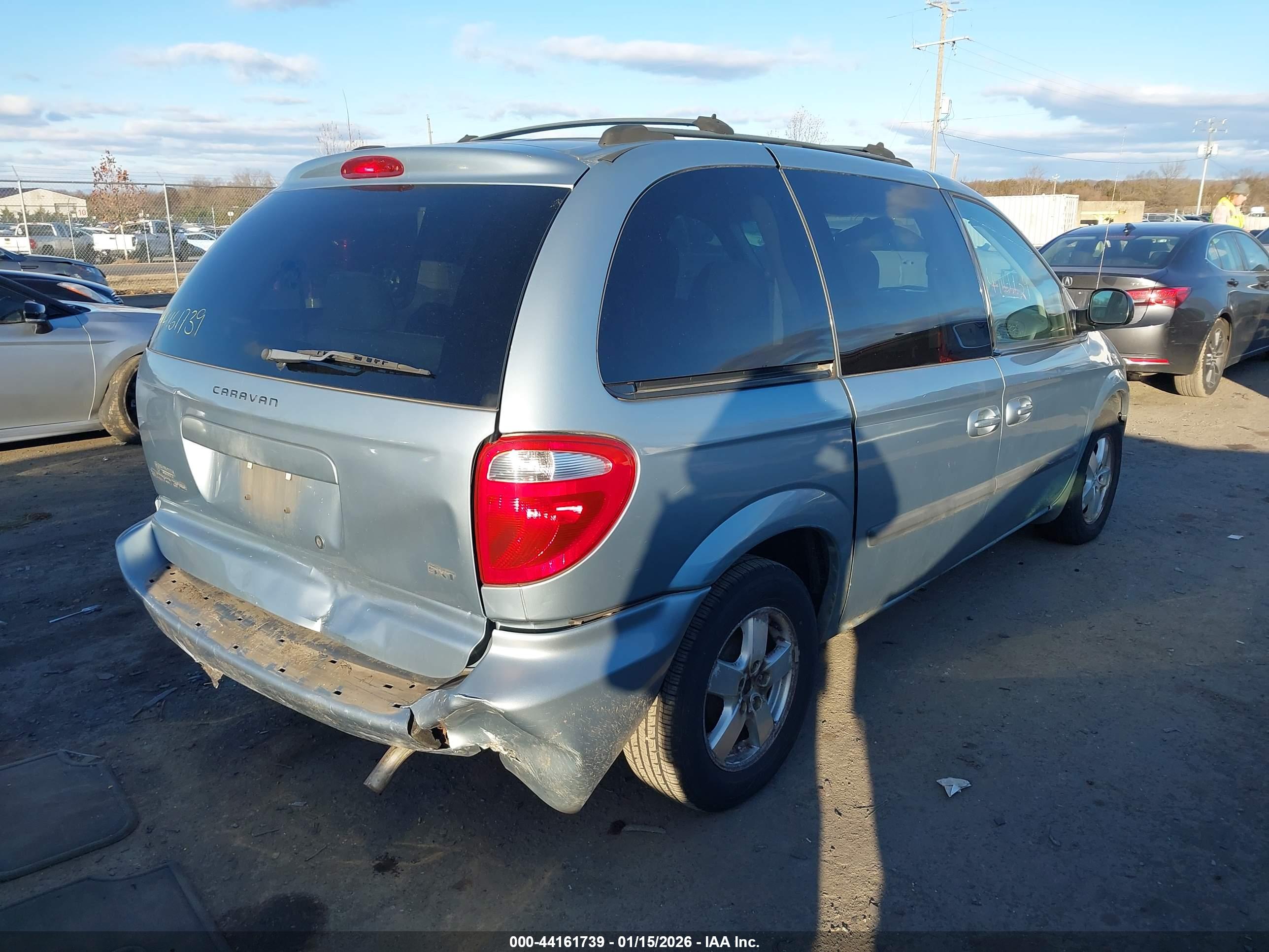 DODGE CARAVAN image 4