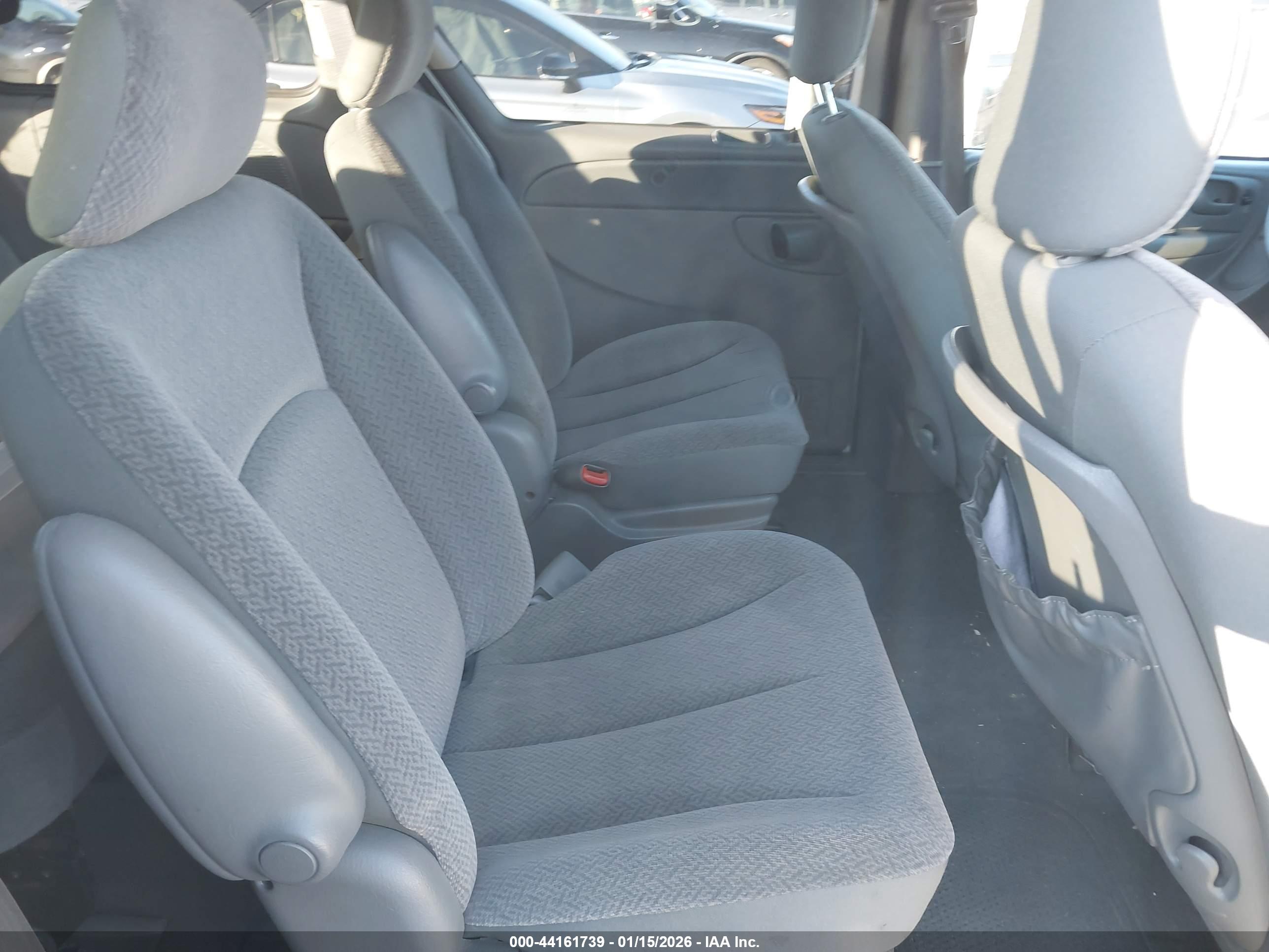 DODGE CARAVAN image 8