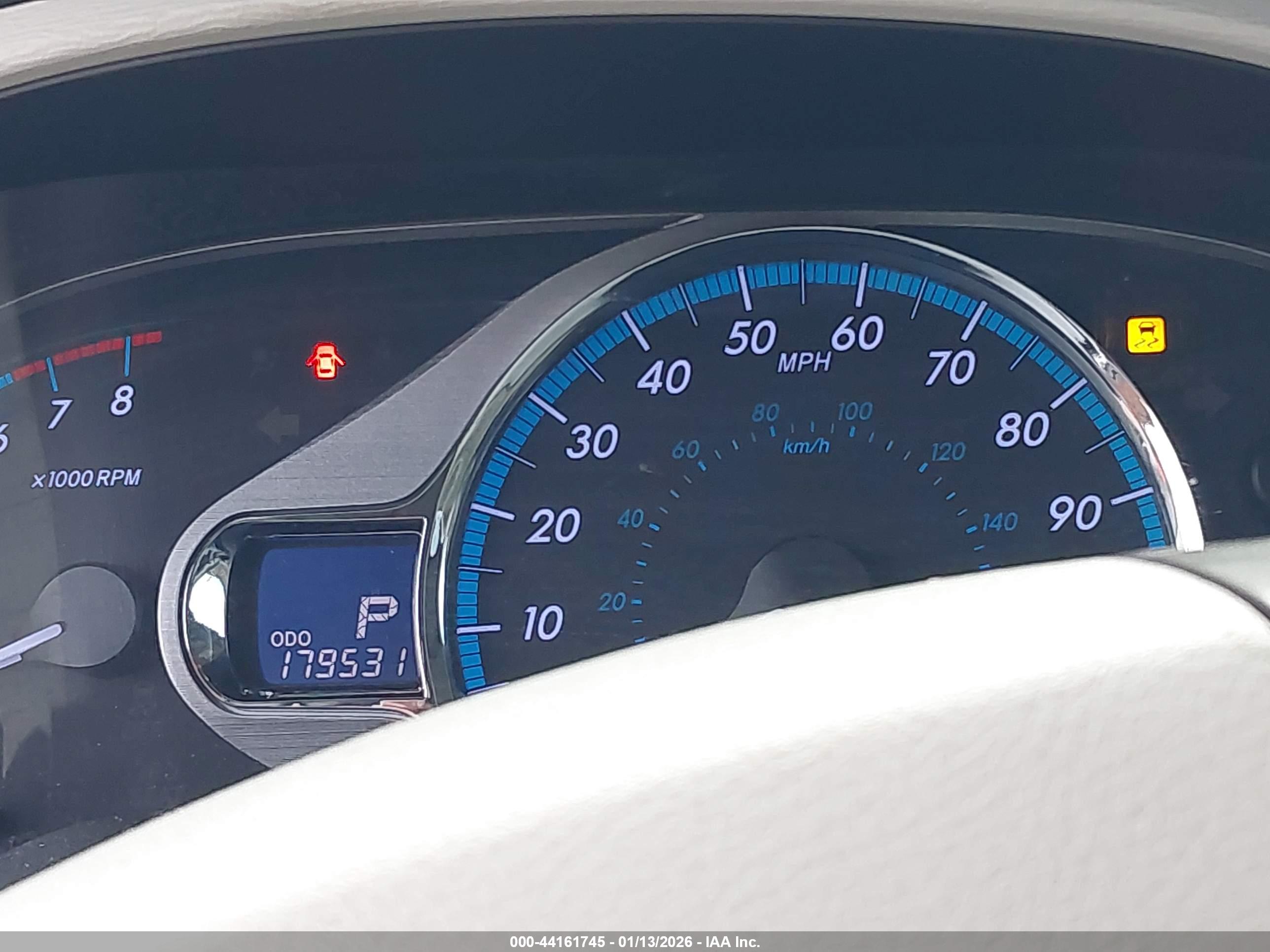 TOYOTA SIENNA image 7