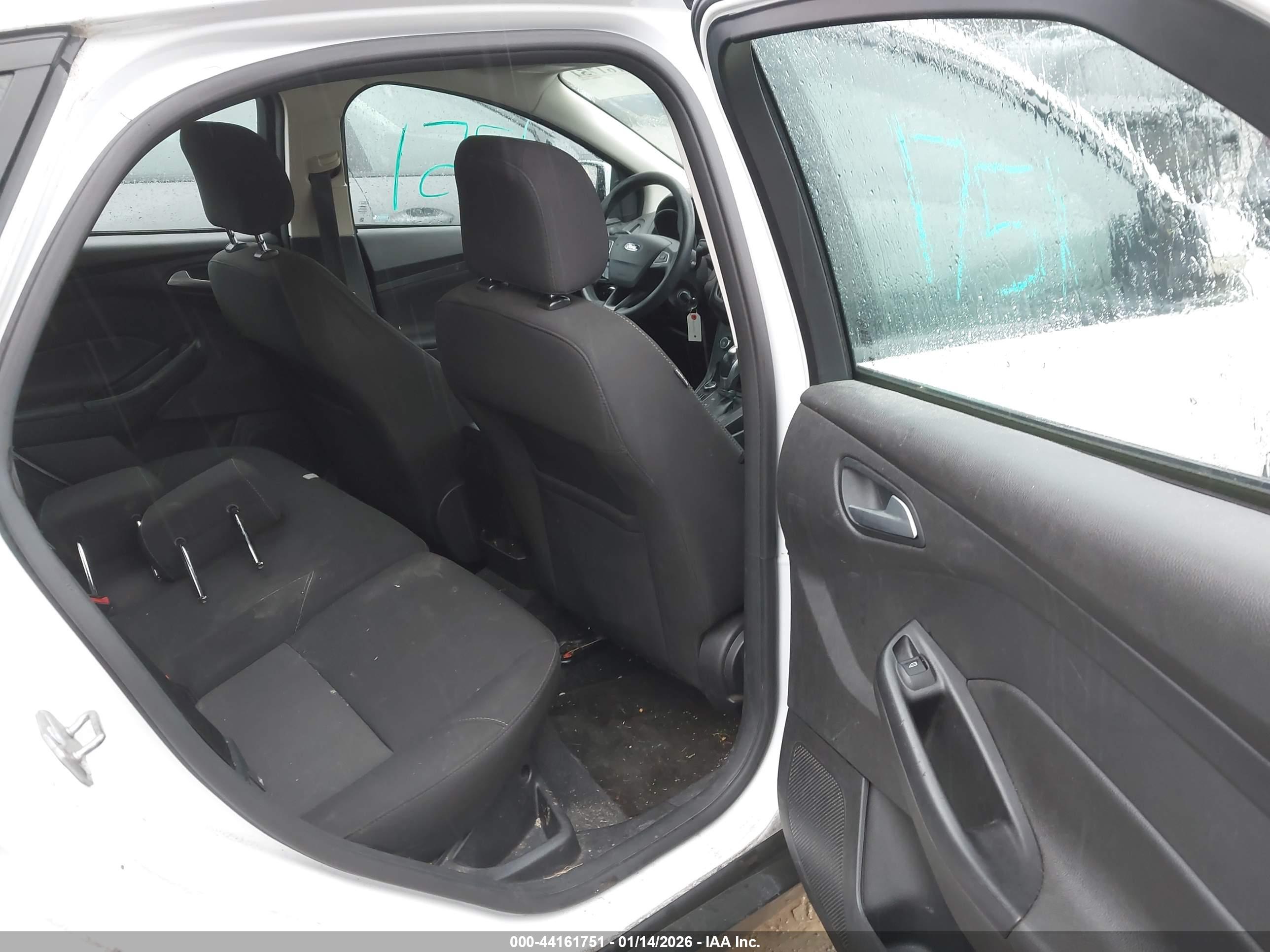 FORD FOCUS image 8
