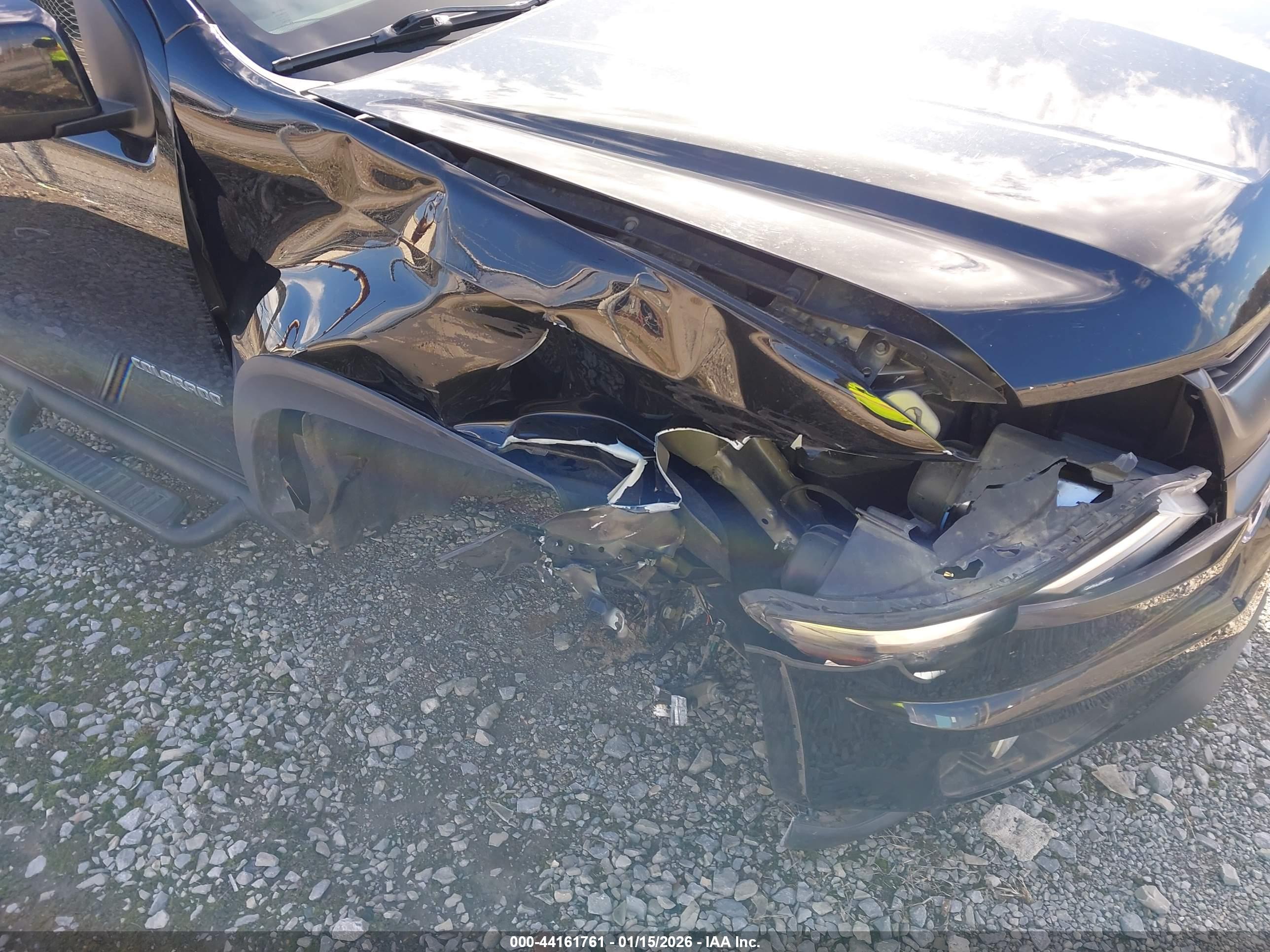 CHEVROLET COLORADO image 6