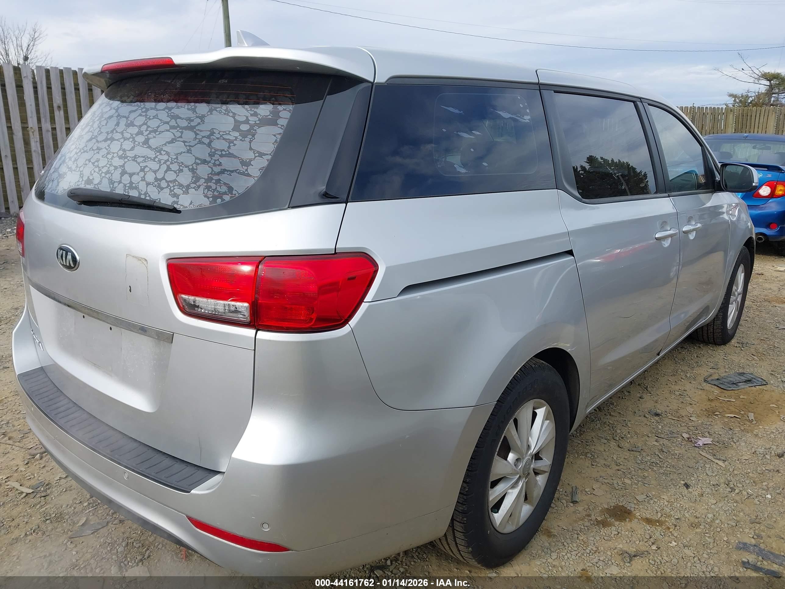 KIA SEDONA image 4