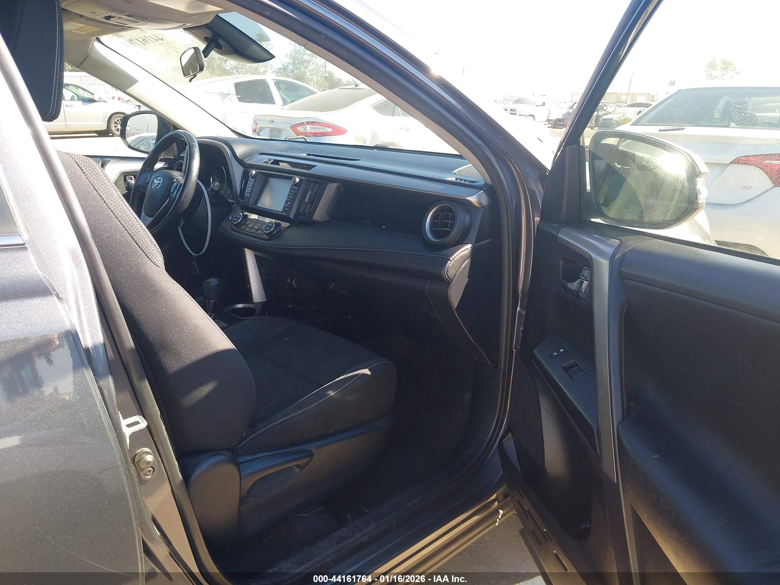 TOYOTA RAV4 image 5
