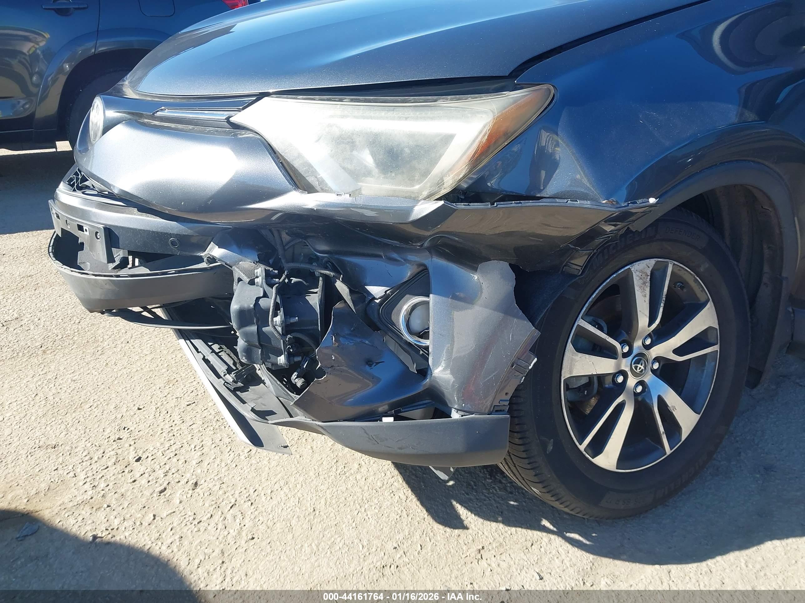 TOYOTA RAV4 image 6