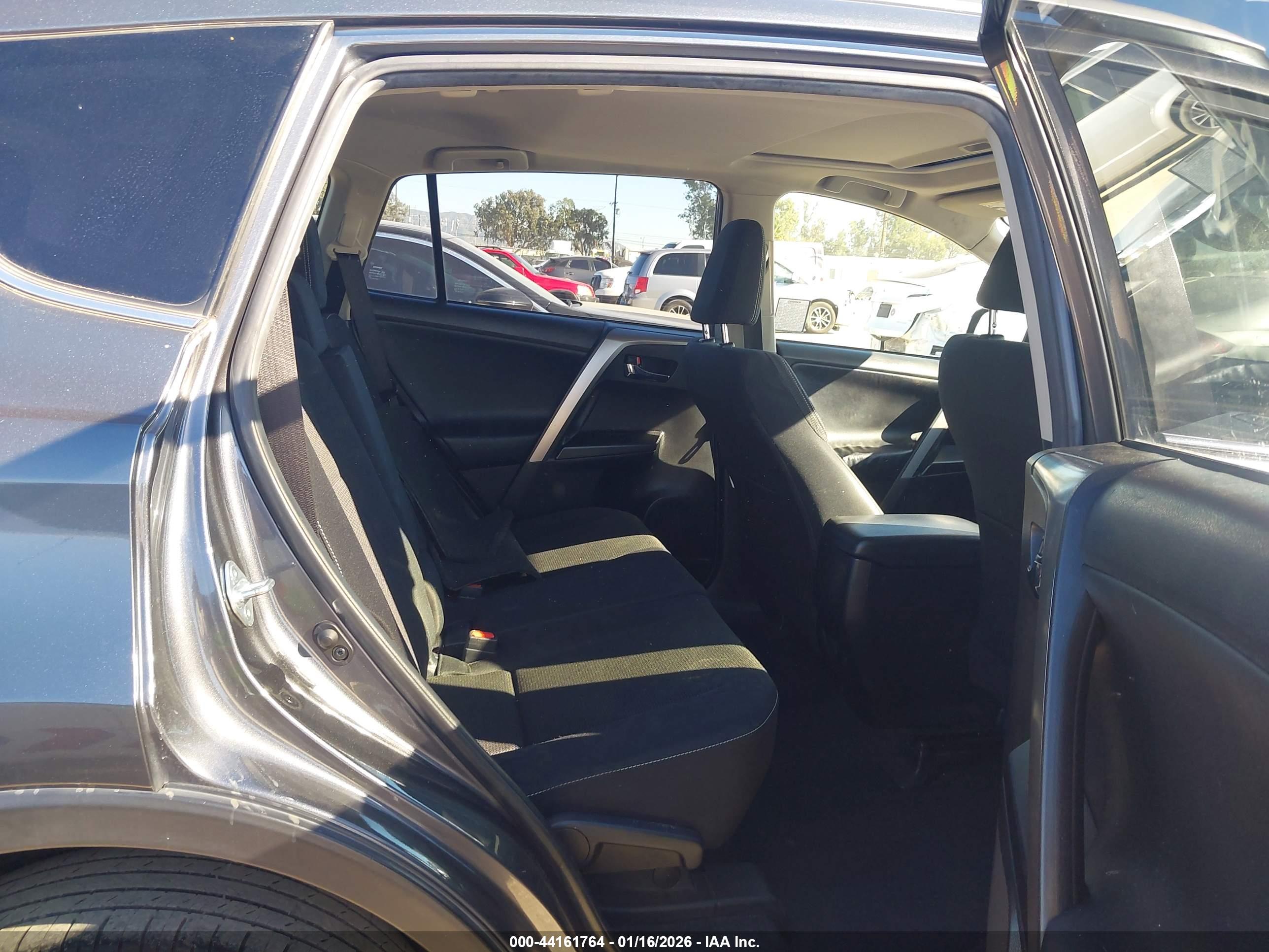 TOYOTA RAV4 image 8