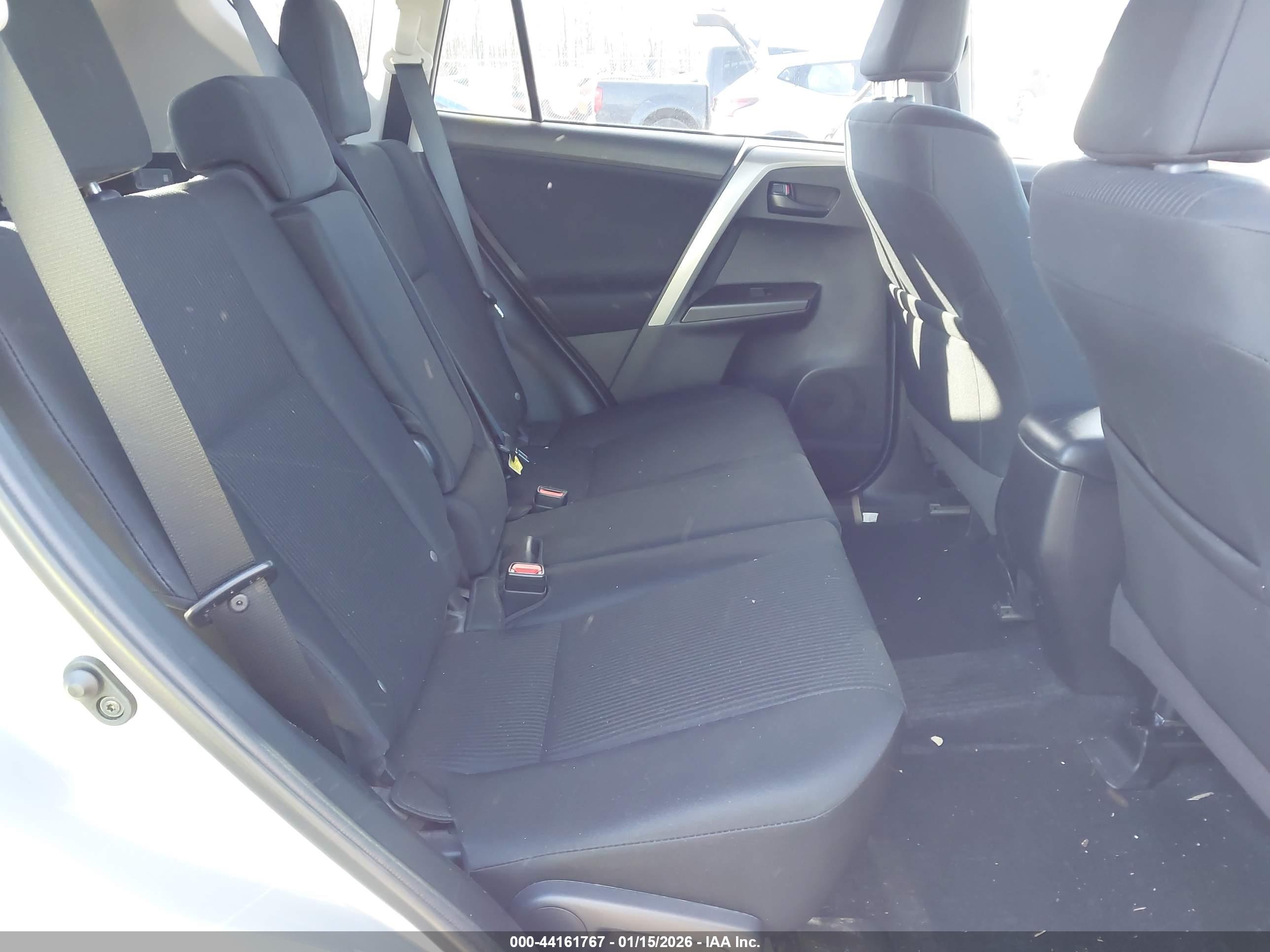 TOYOTA RAV4 image 8