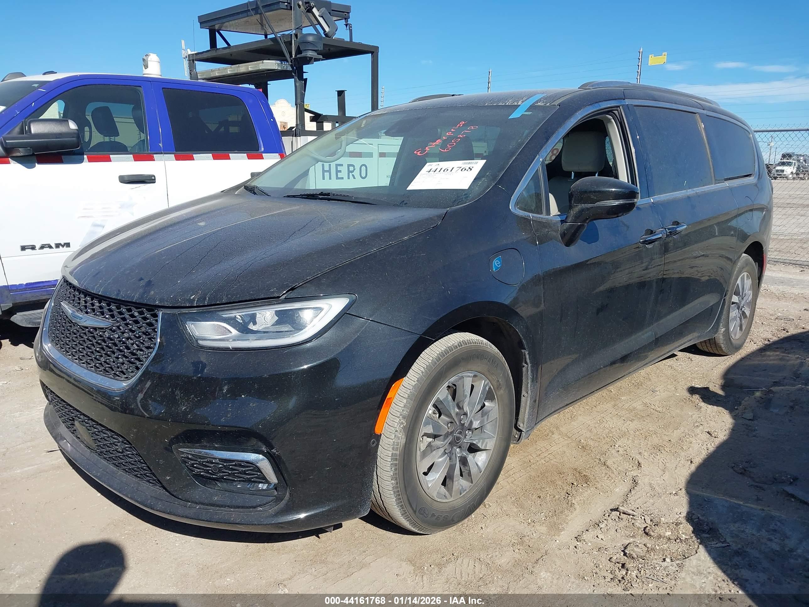 CHRYSLER PACIFICA image 2