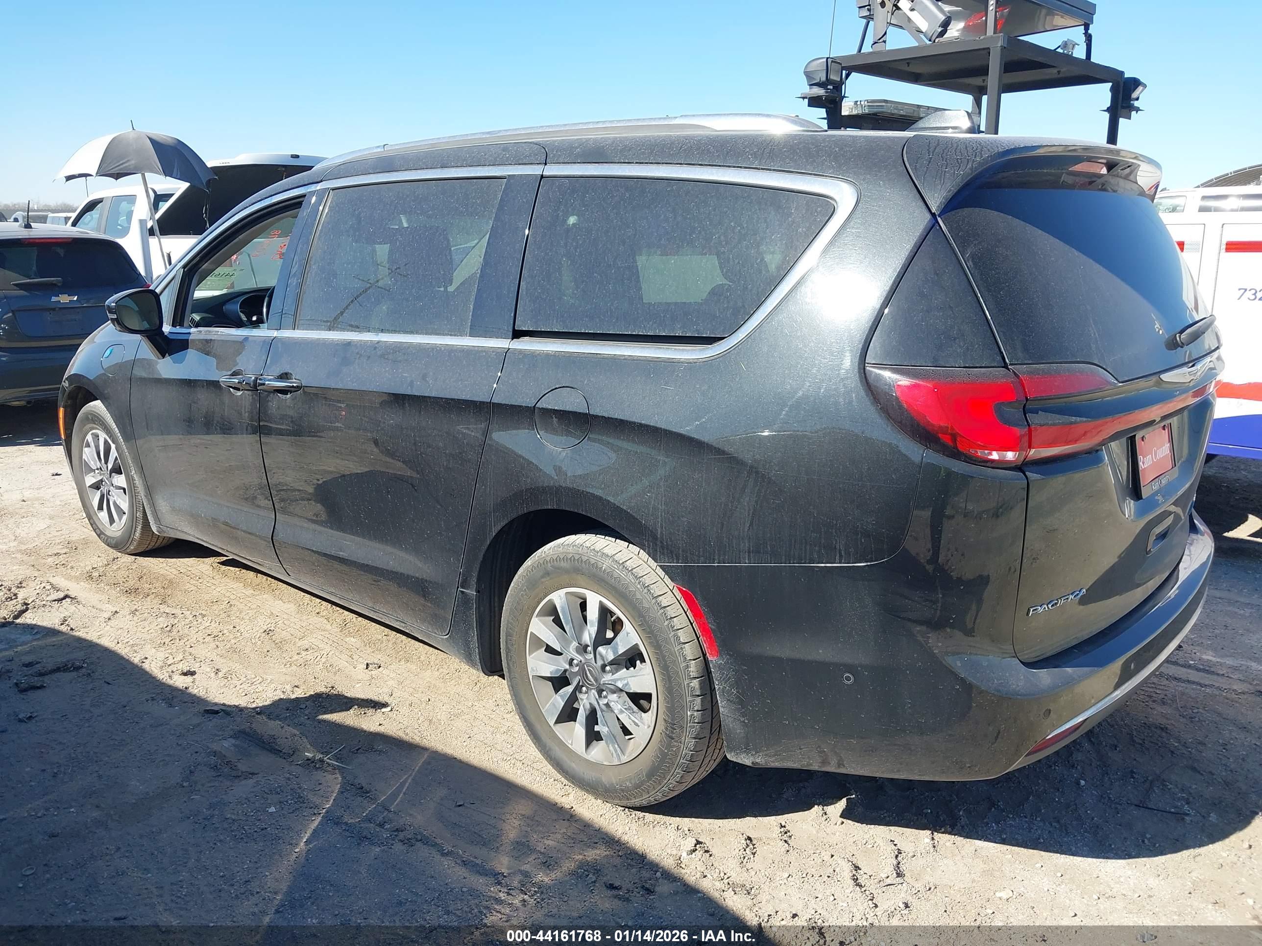 CHRYSLER PACIFICA image 3
