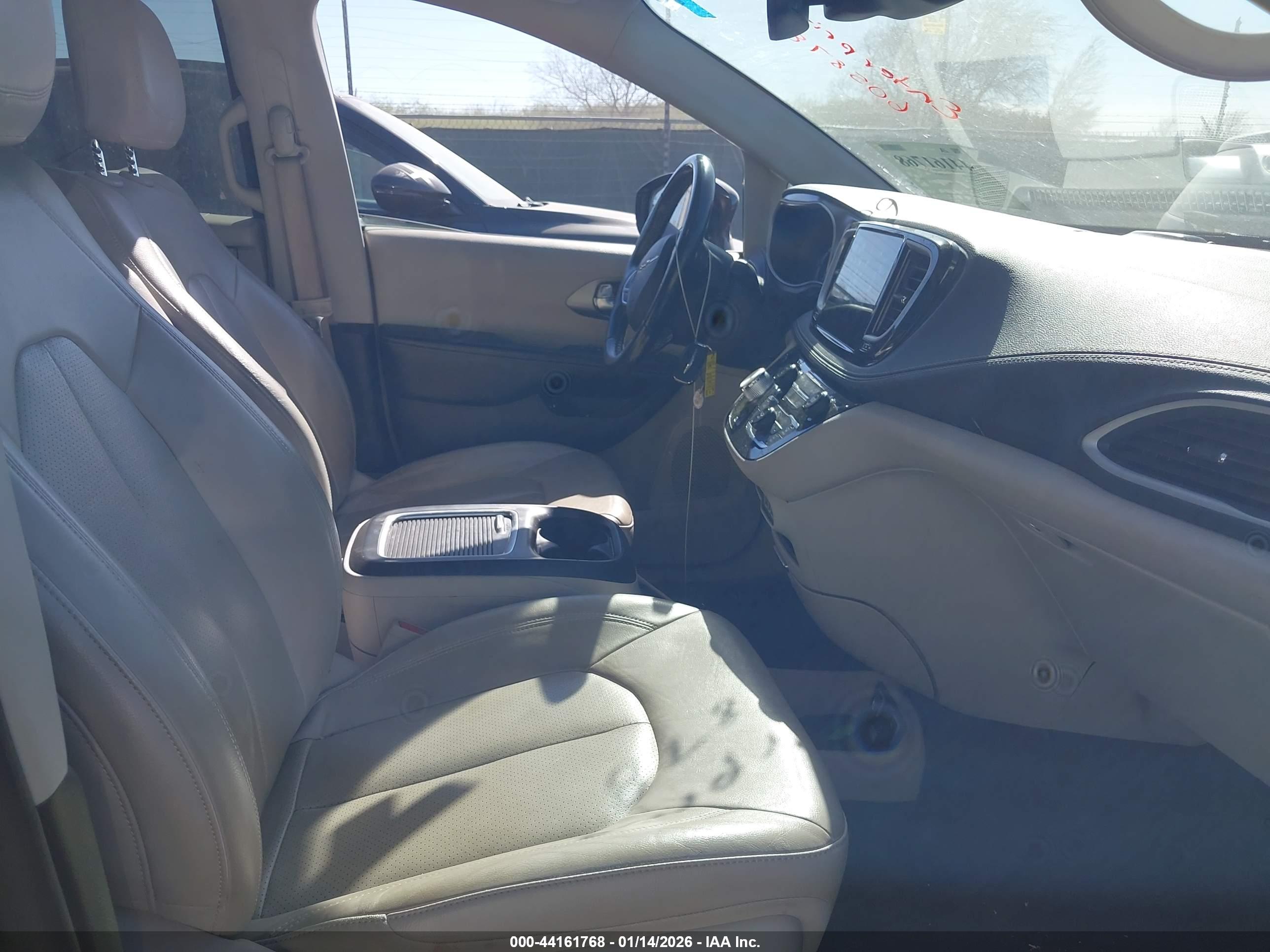 CHRYSLER PACIFICA image 5