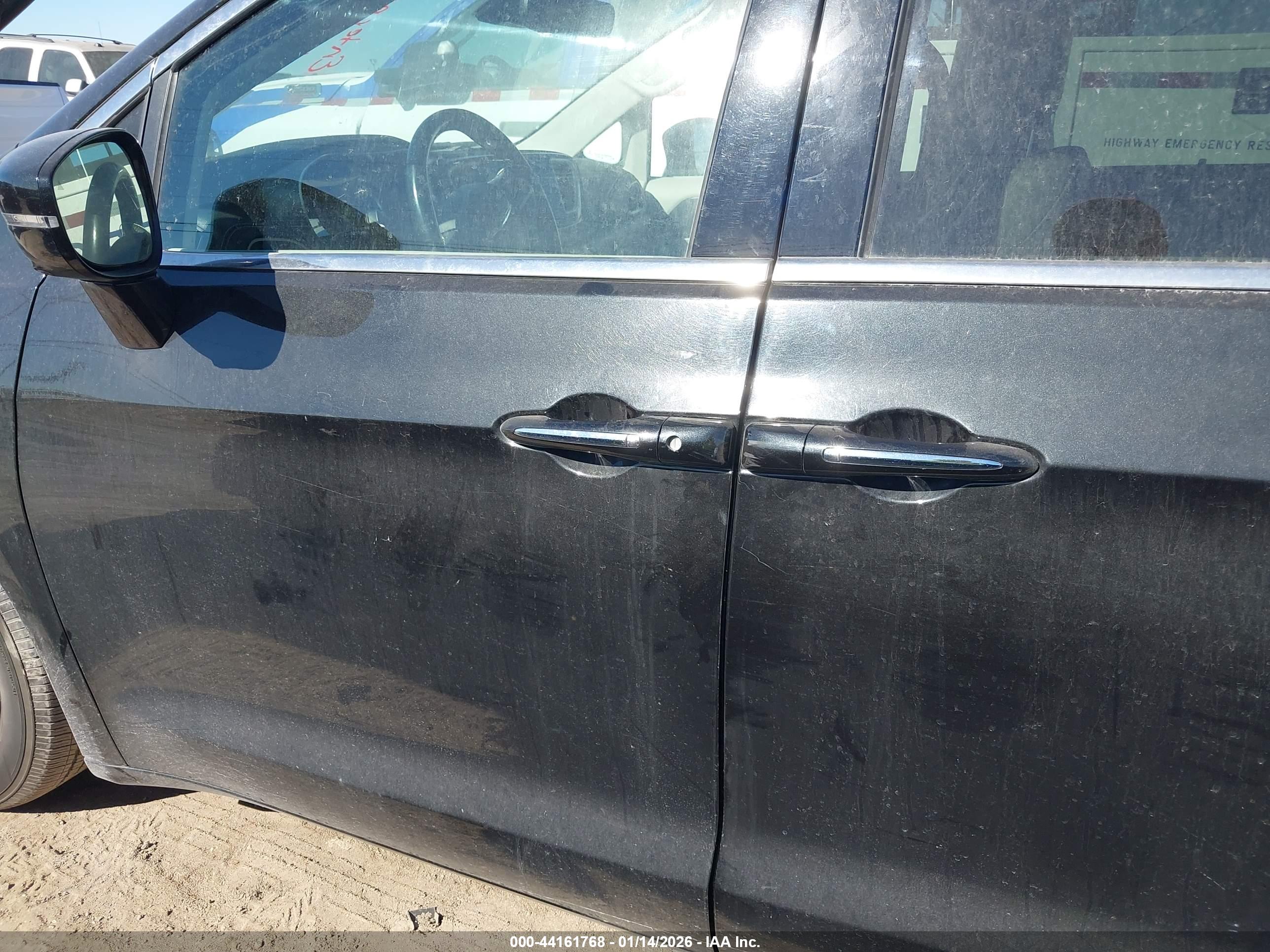 CHRYSLER PACIFICA image 6