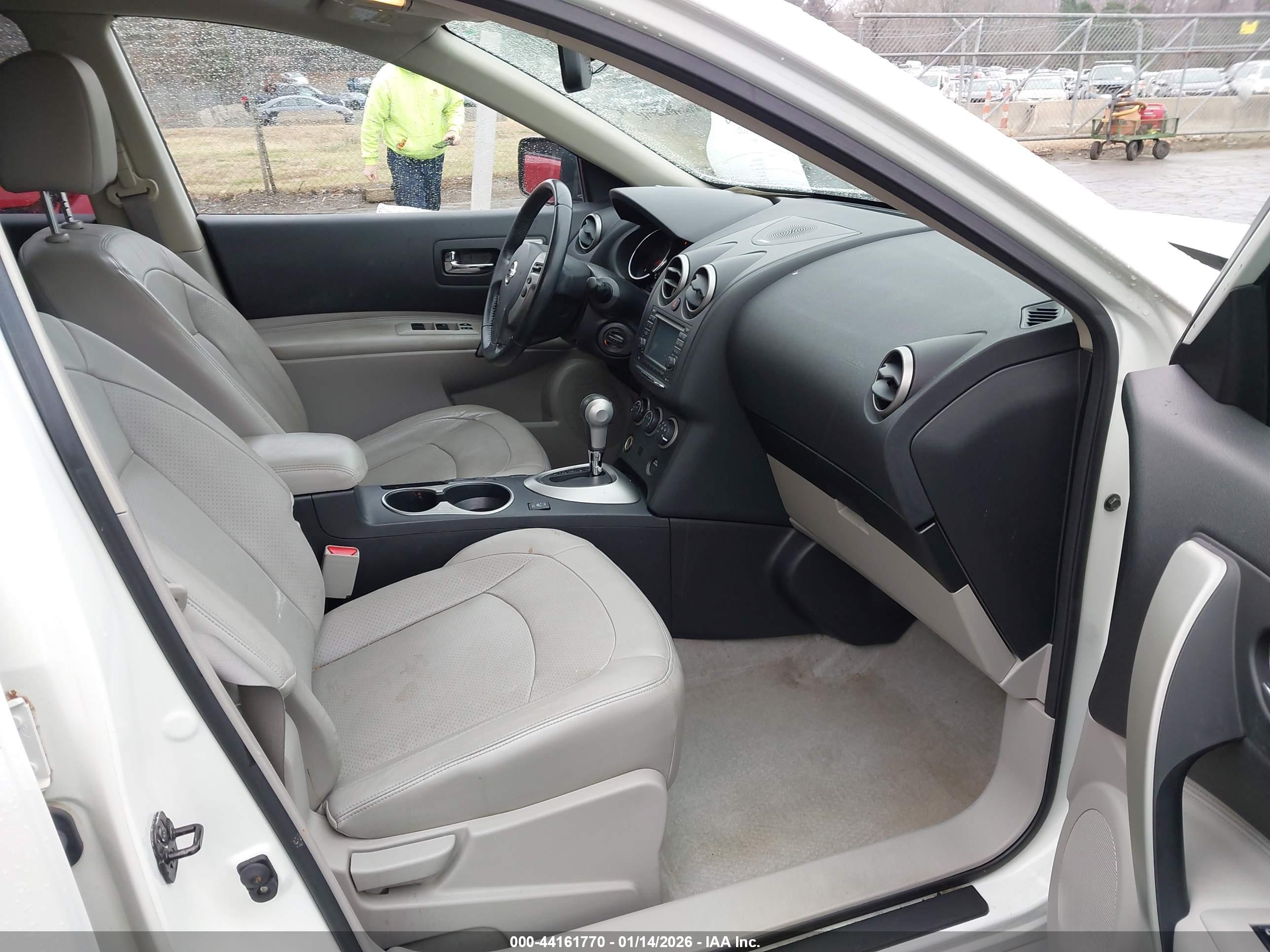 NISSAN ROGUE image 5