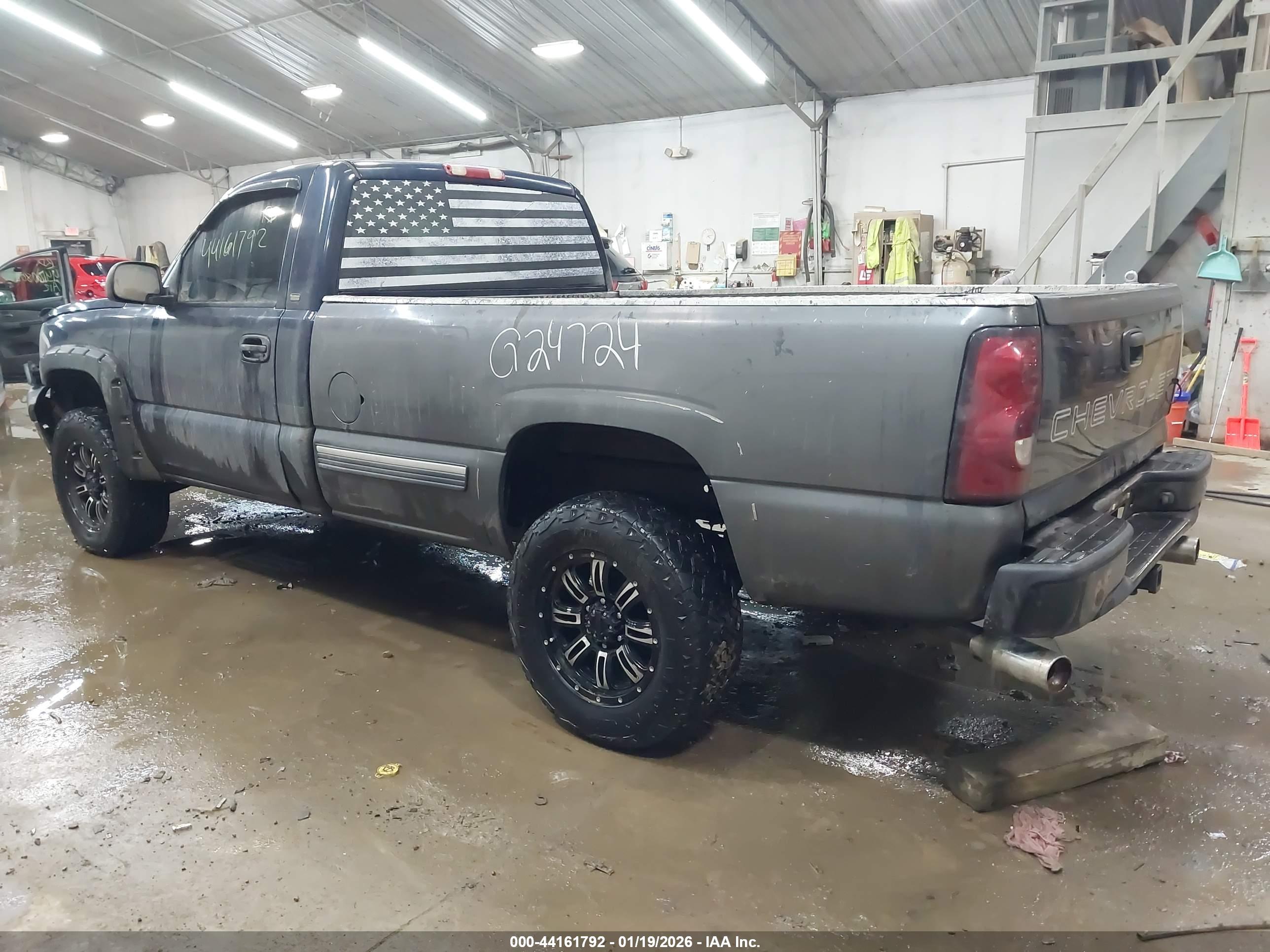 CHEVROLET SILVERADO image 3