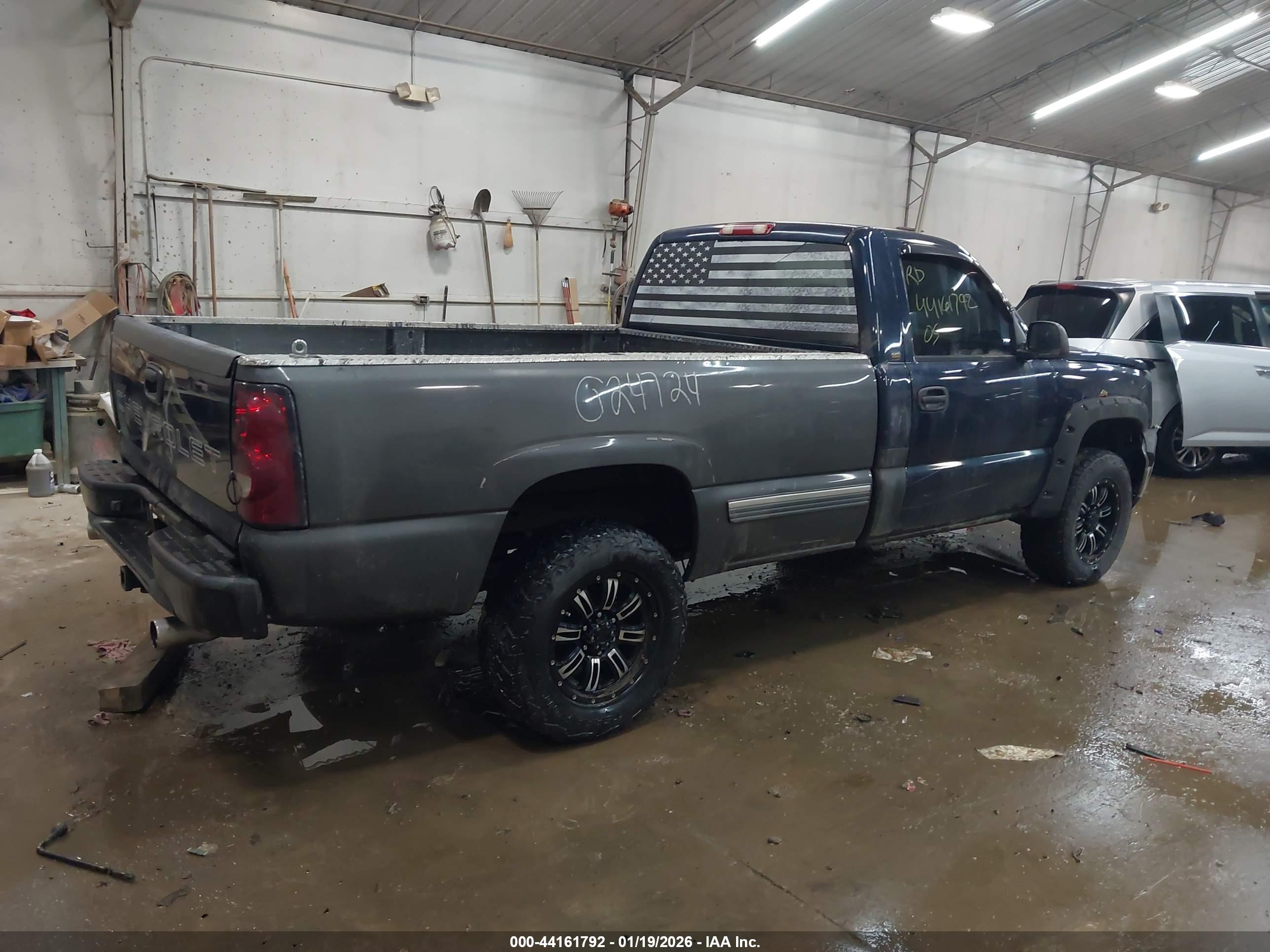 CHEVROLET SILVERADO image 4