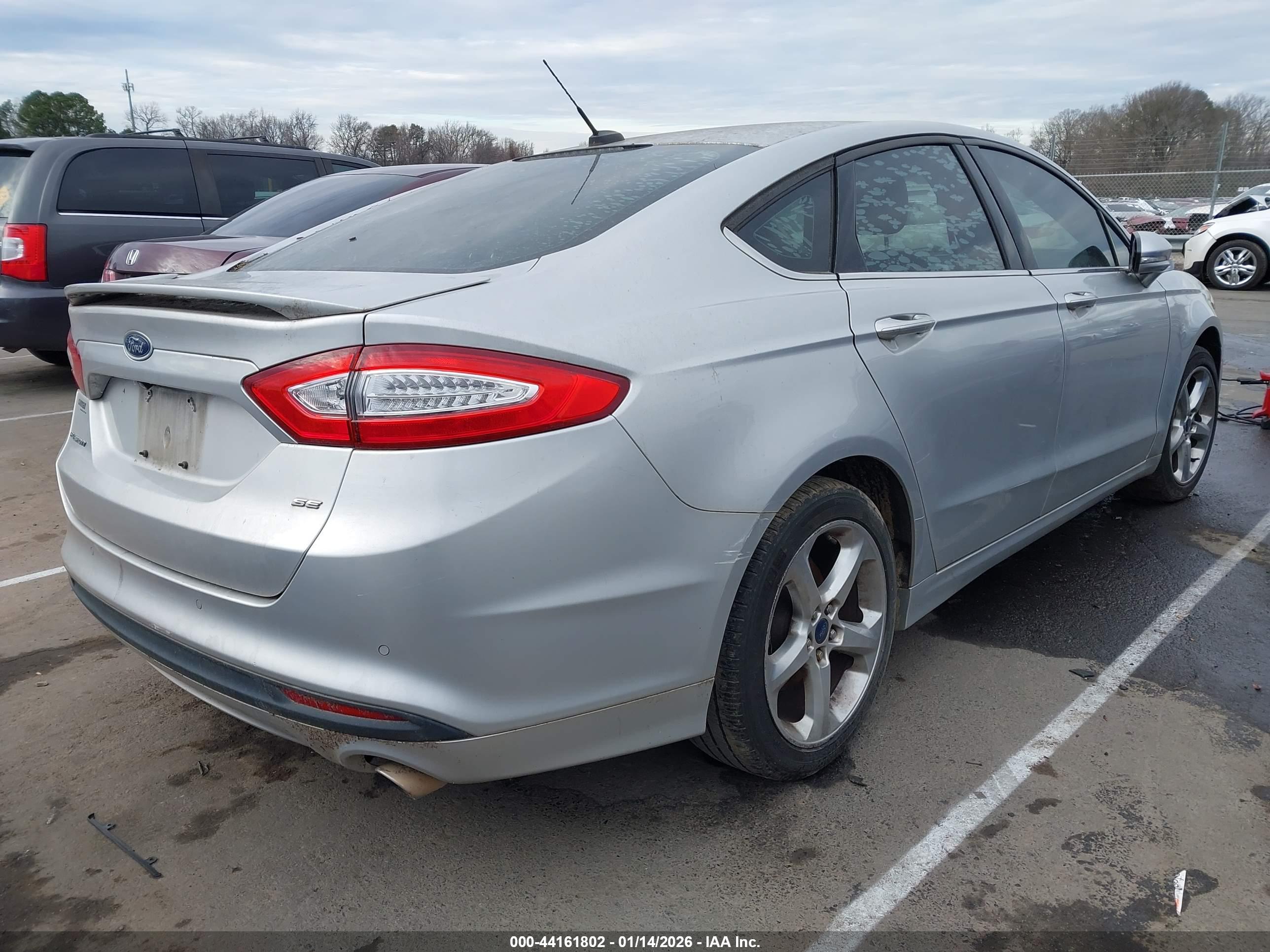 FORD FUSION image 4