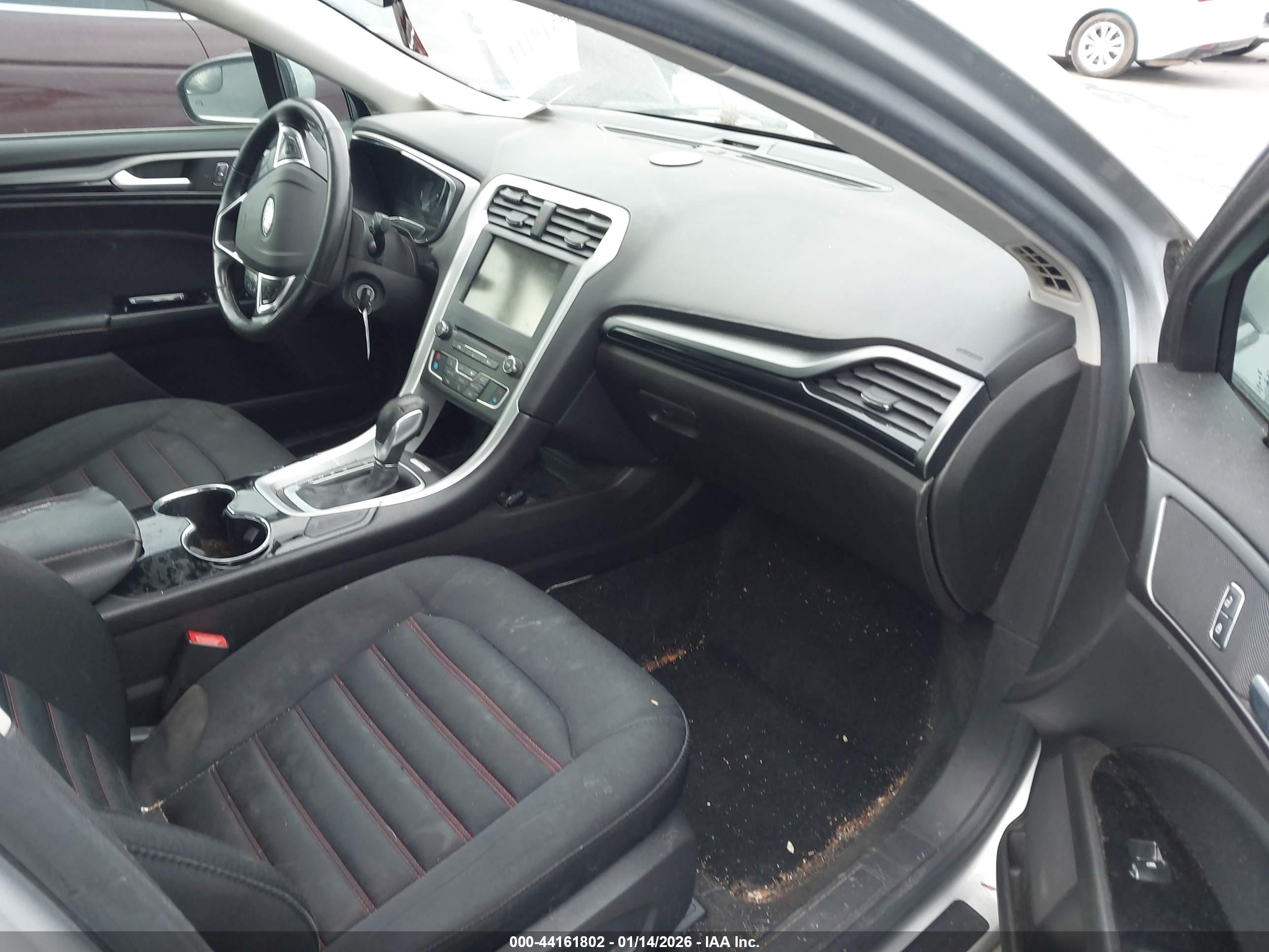 FORD FUSION image 5