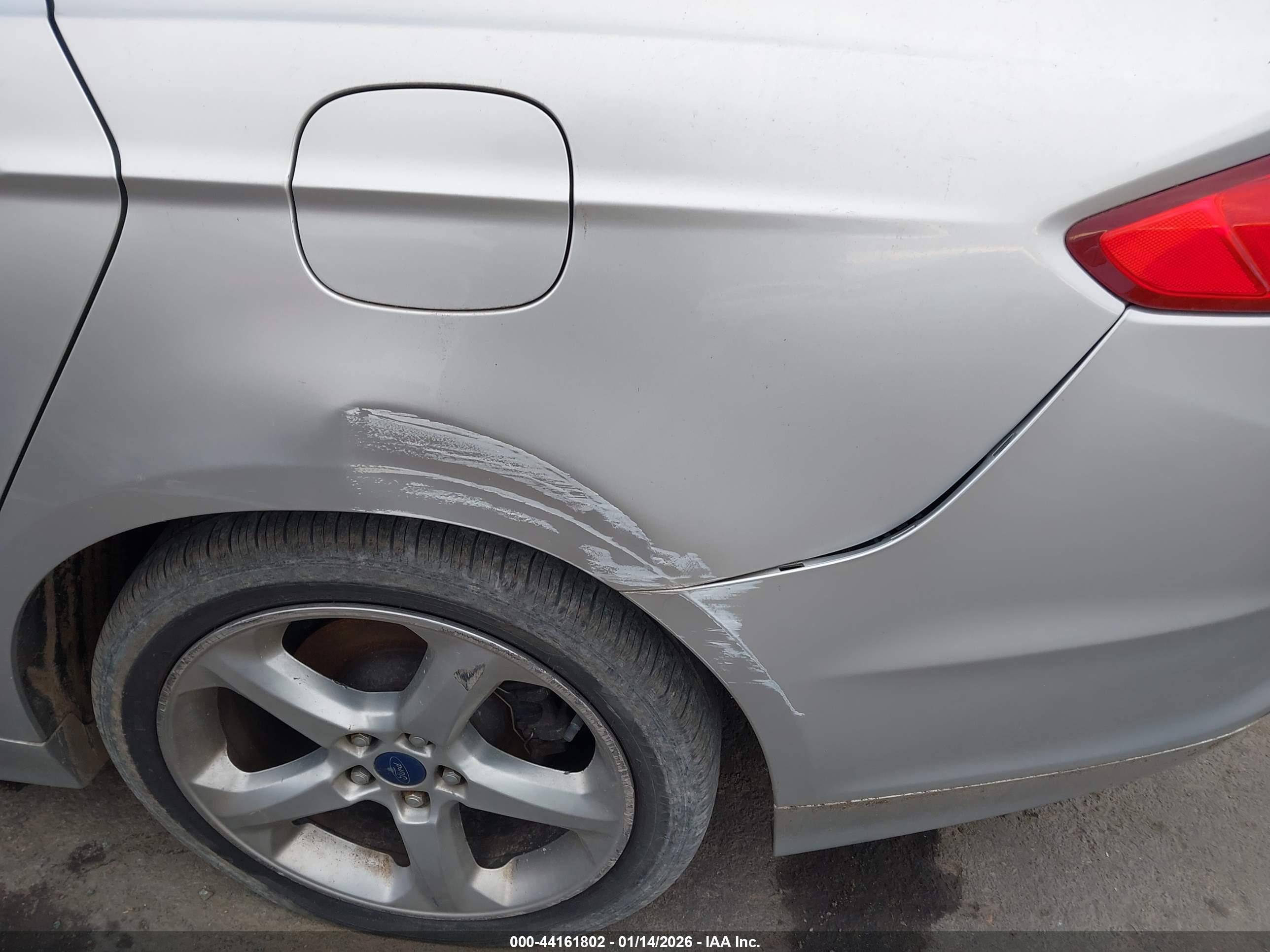 FORD FUSION image 6