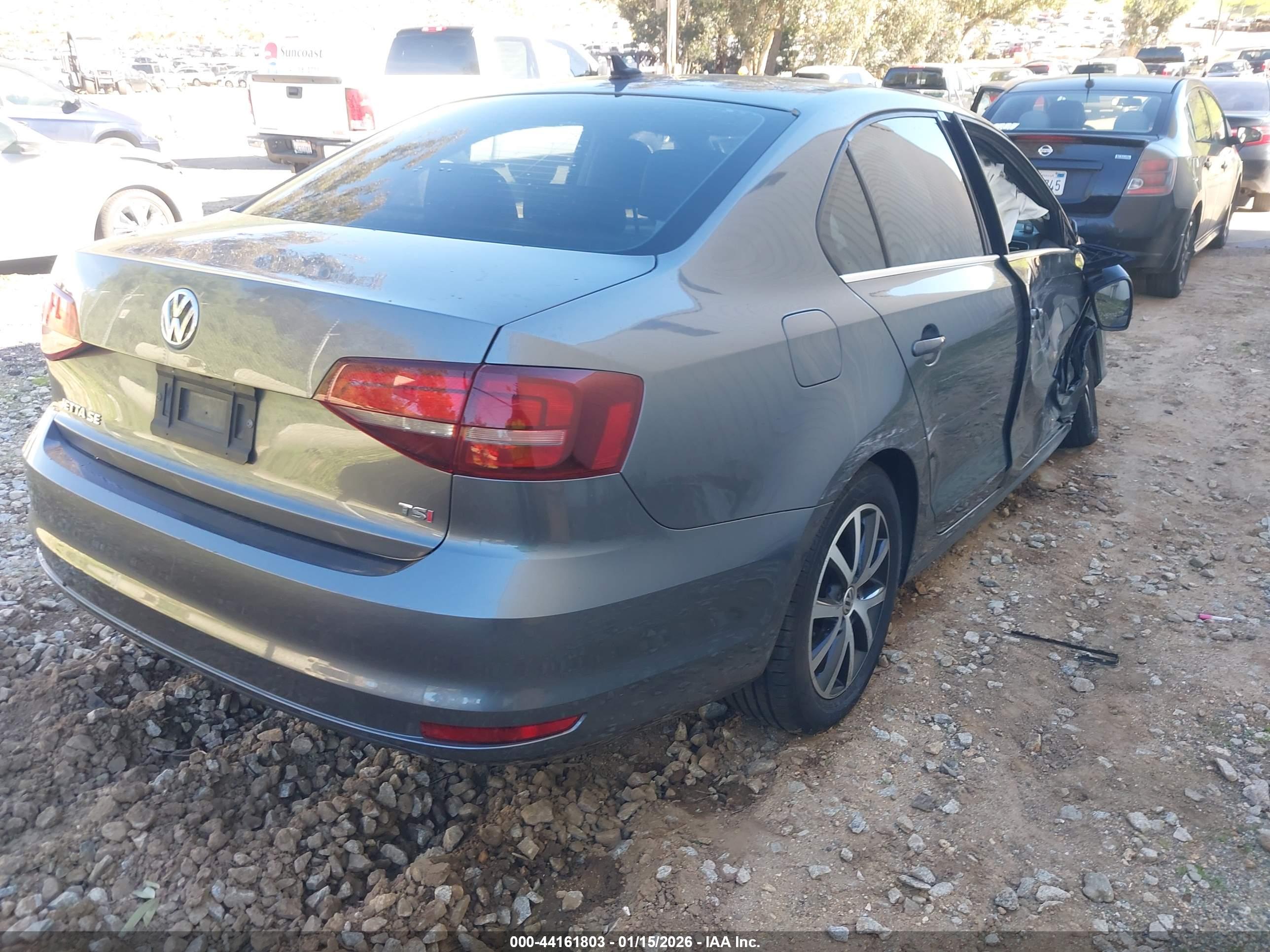 VOLKSWAGEN JETTA image 4
