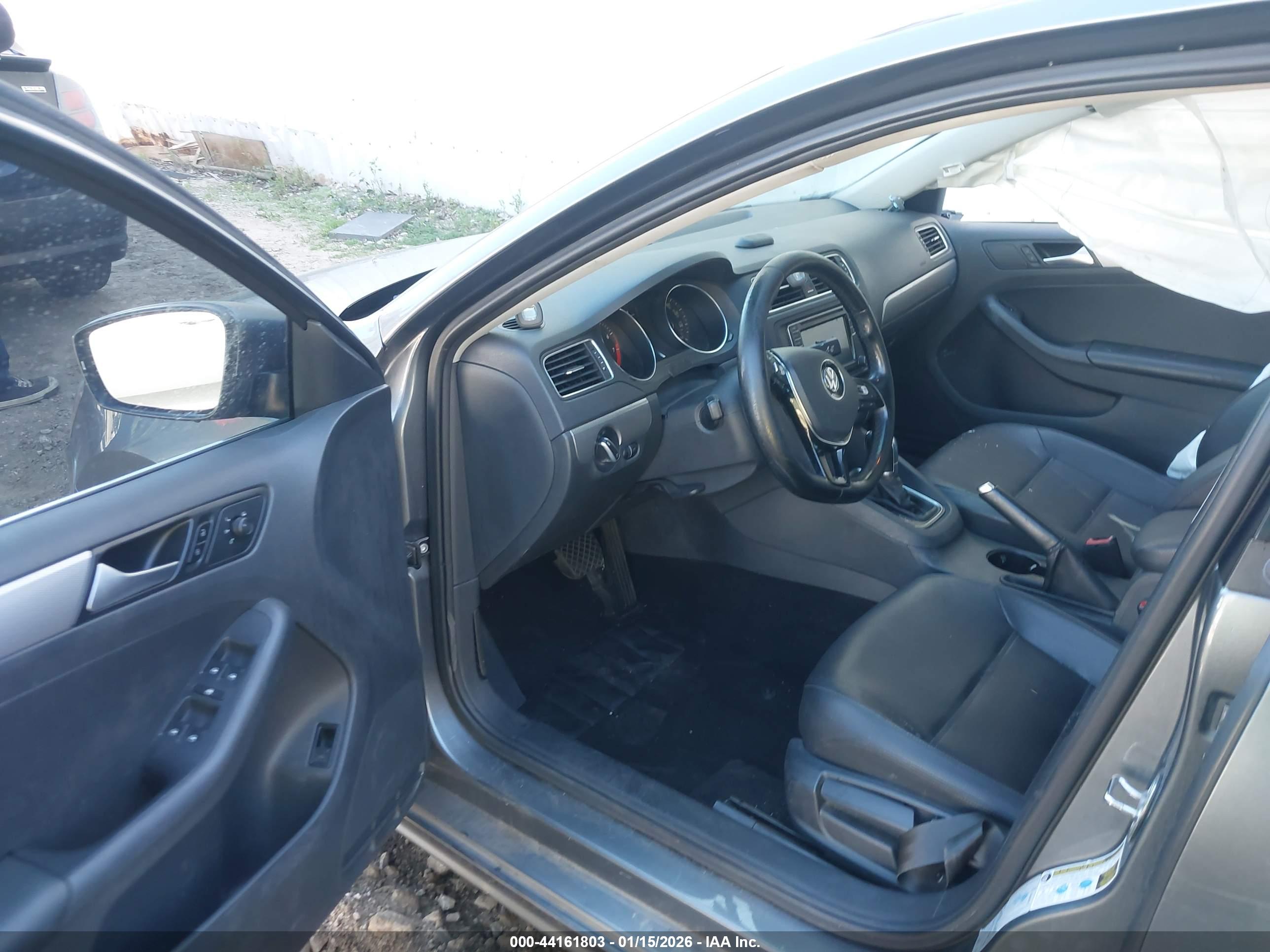 VOLKSWAGEN JETTA image 5