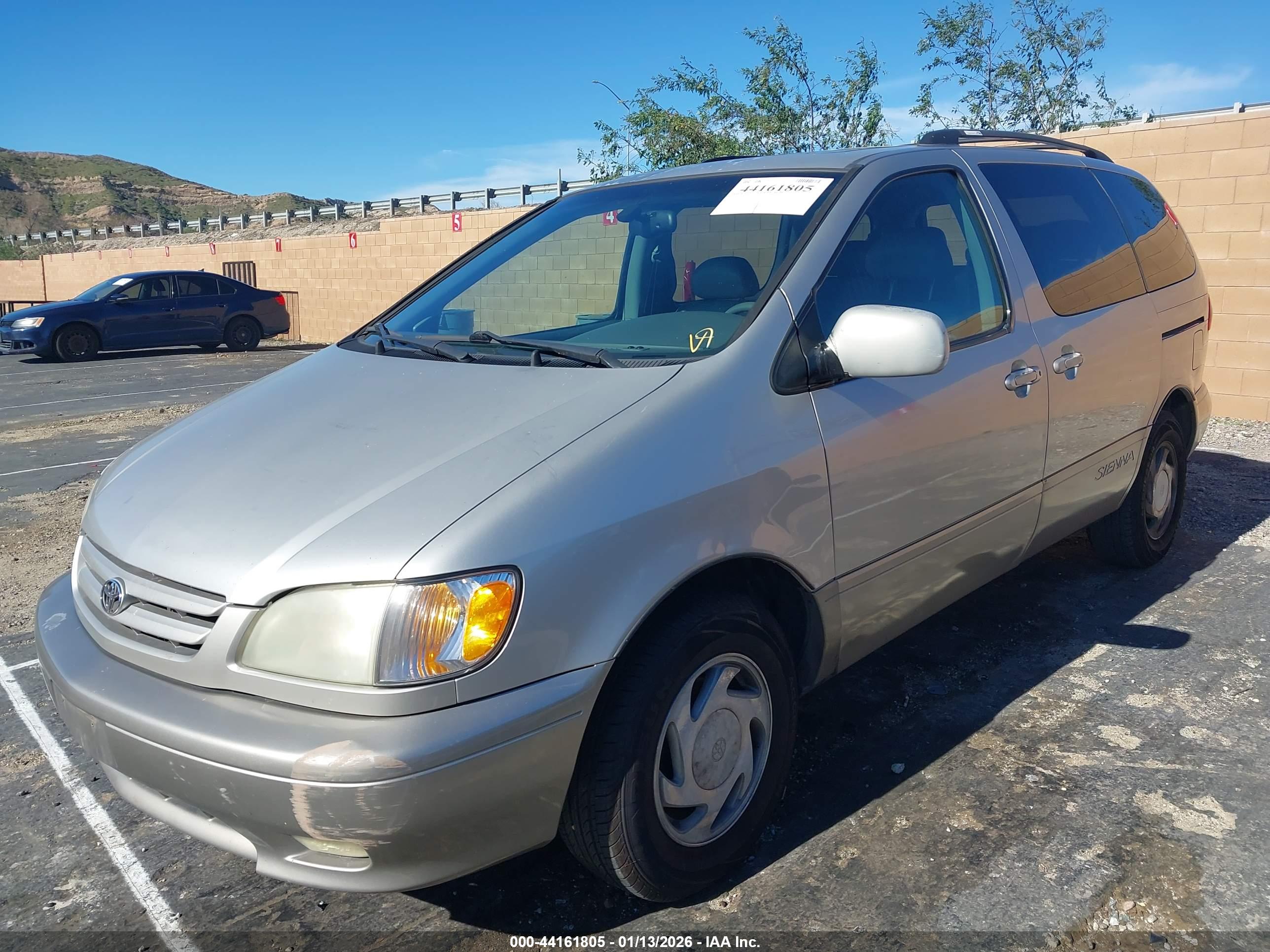 TOYOTA SIENNA image 2