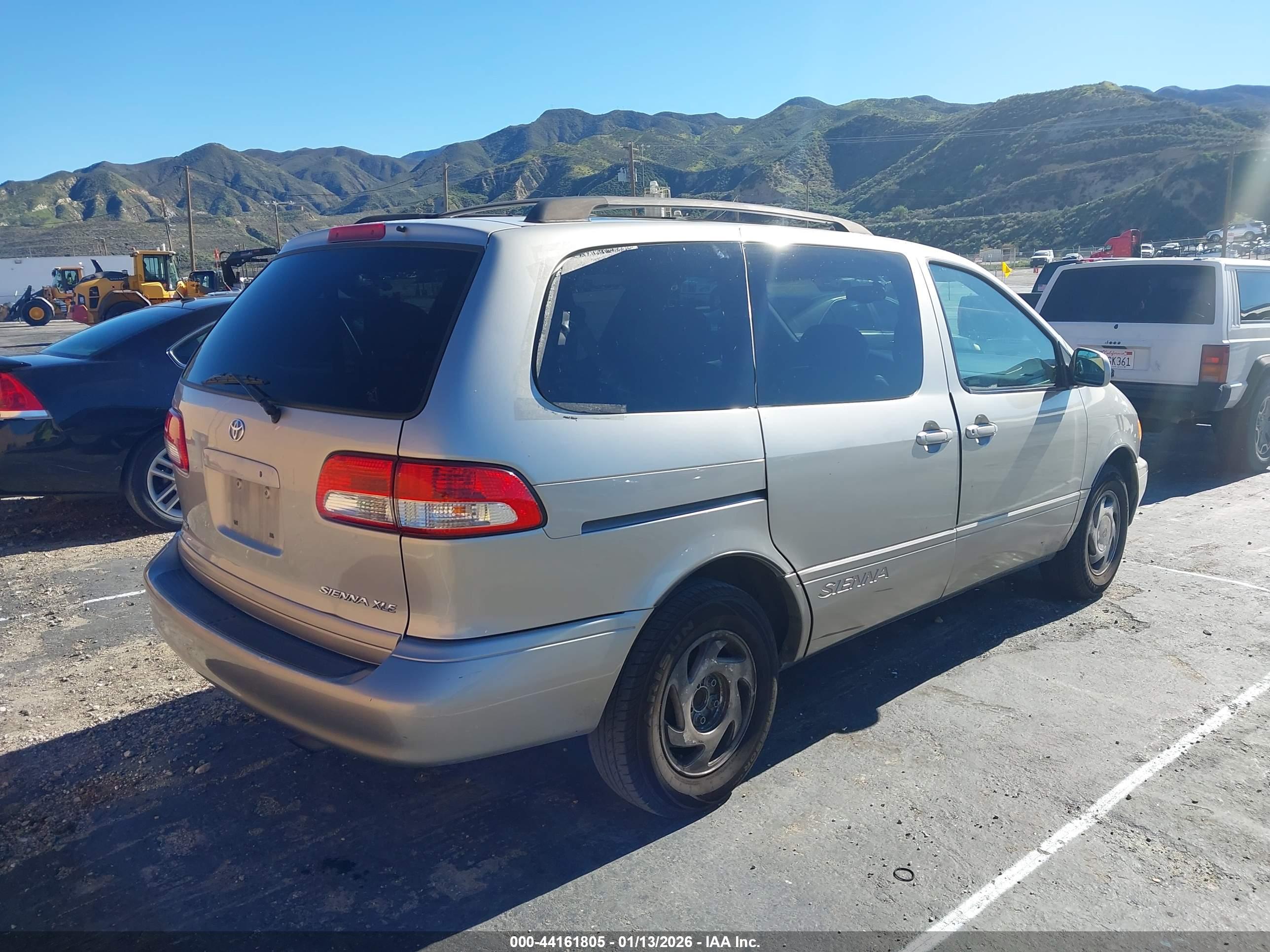 TOYOTA SIENNA image 4