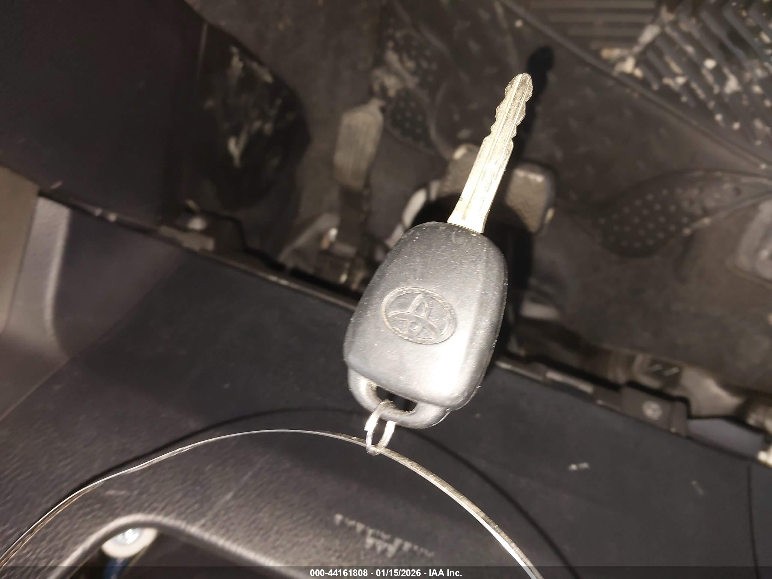 TOYOTA RAV4 image 11