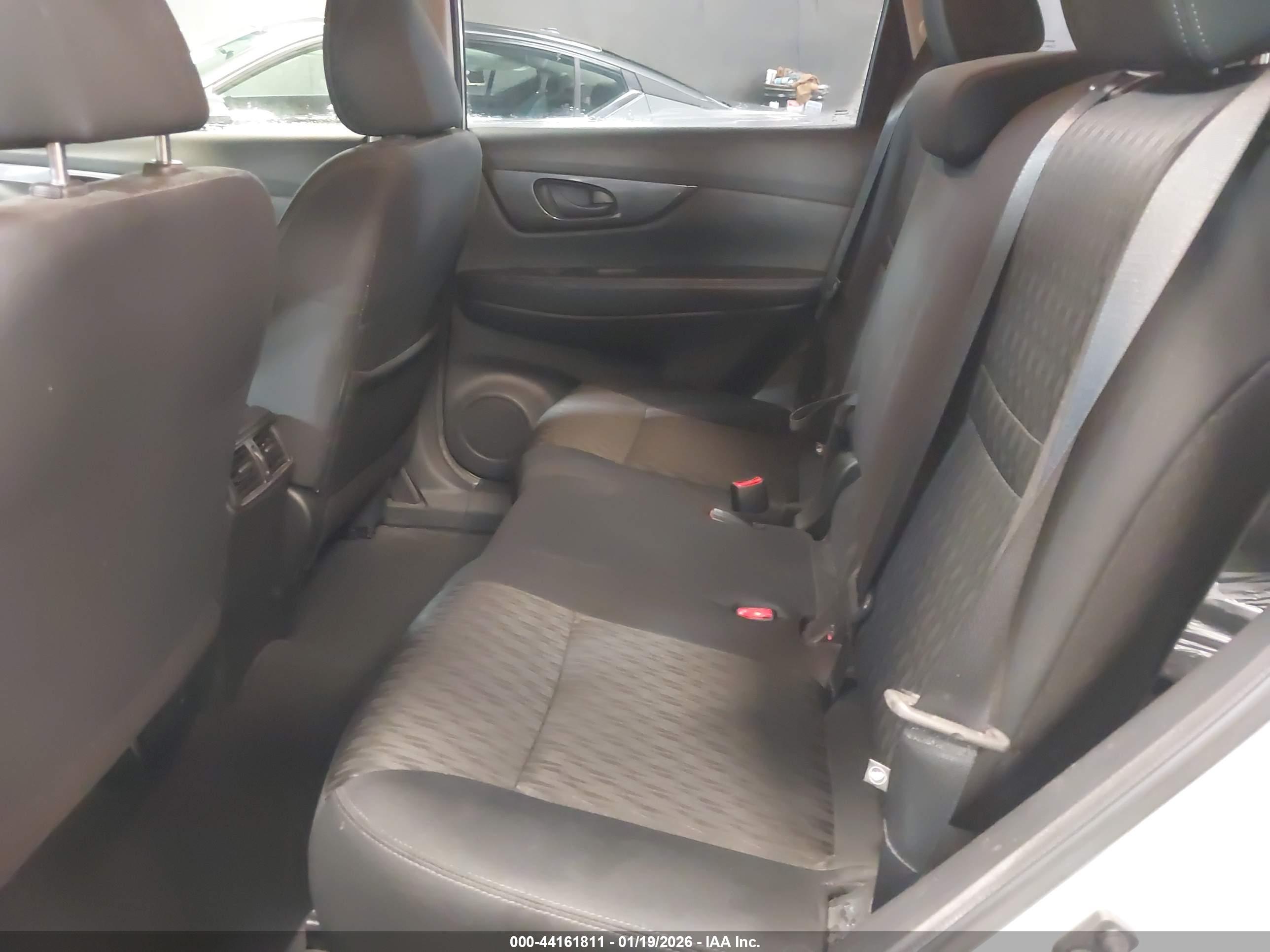 NISSAN ROGUE image 8