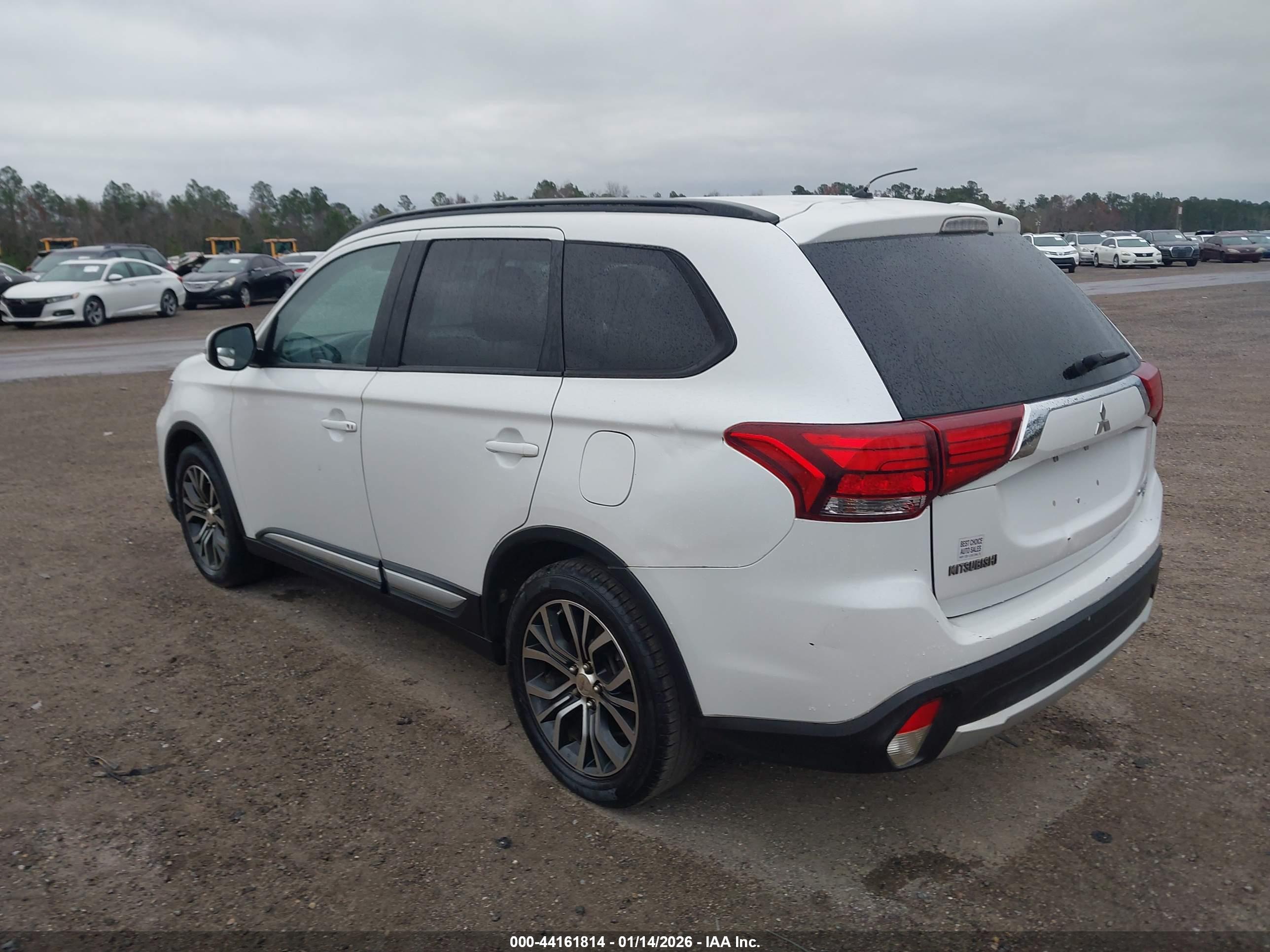 MITSUBISHI OUTLANDER image 3