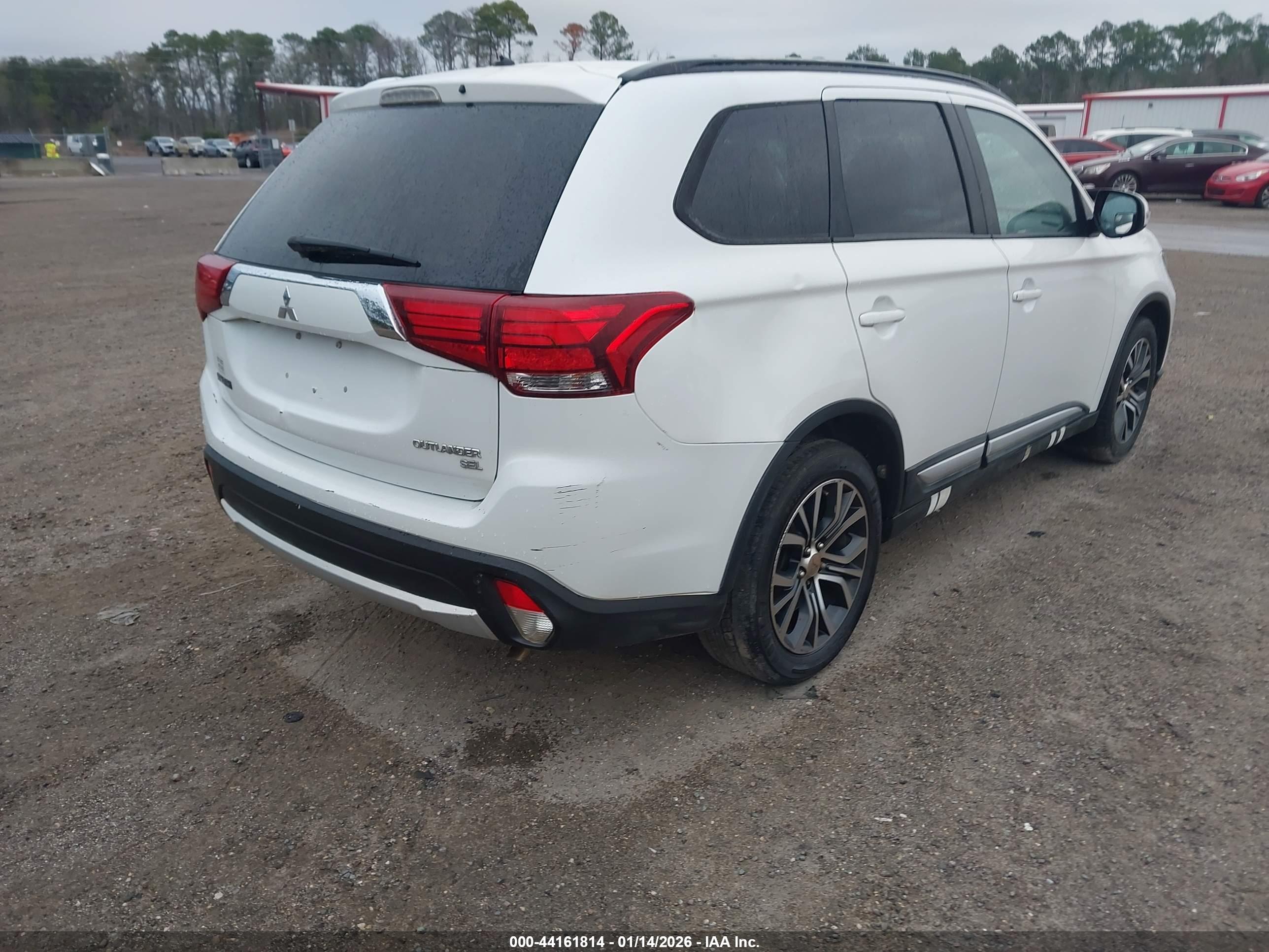 MITSUBISHI OUTLANDER image 4