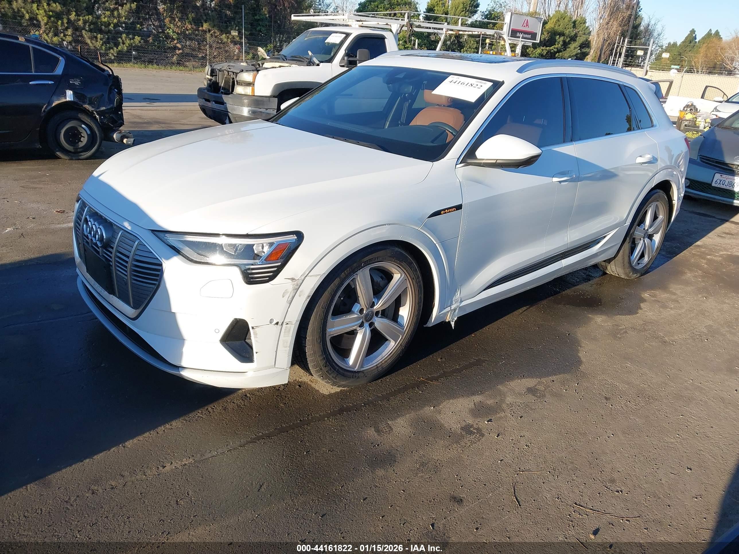 AUDI E-TRON image 2