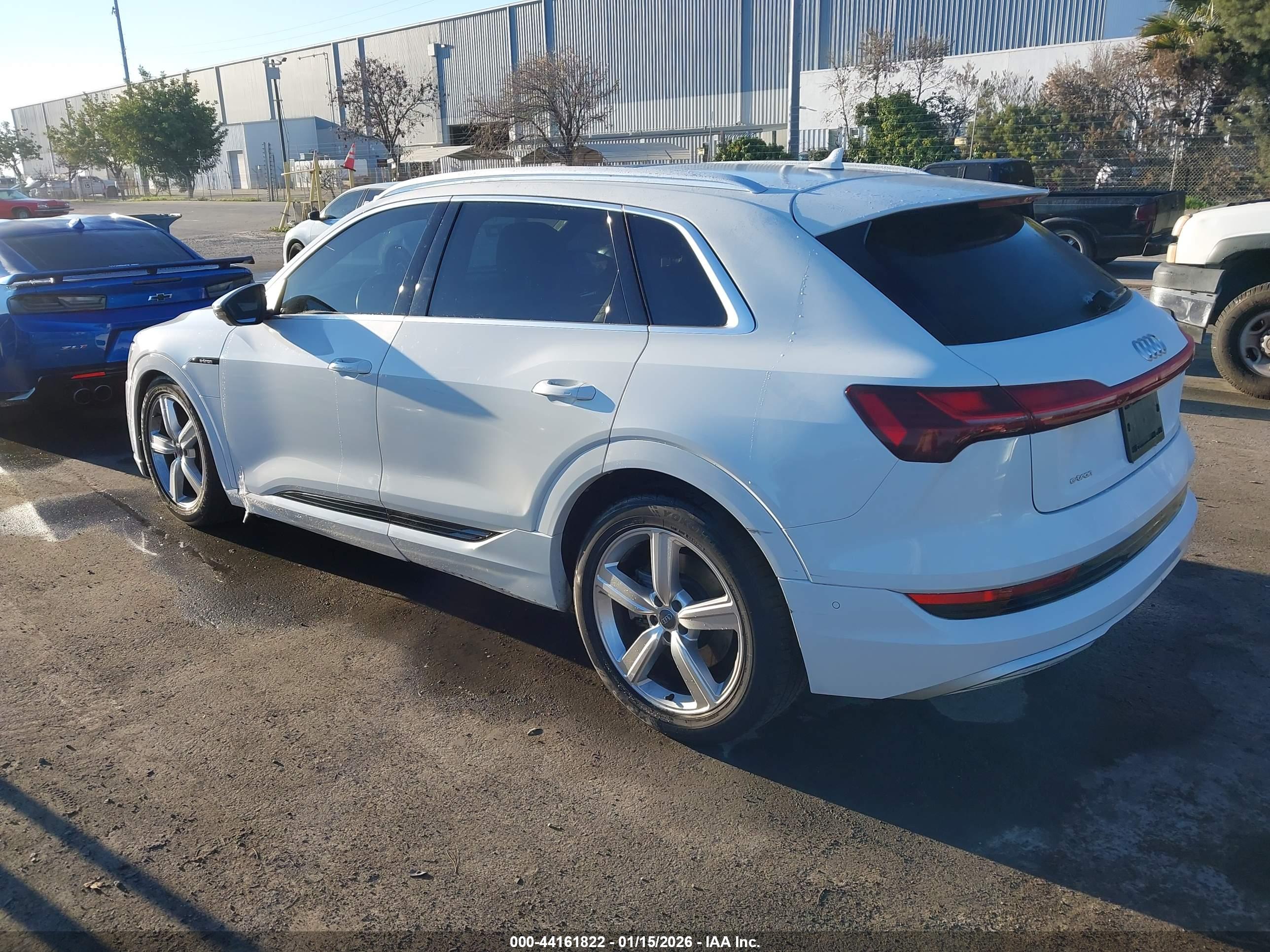 AUDI E-TRON image 3