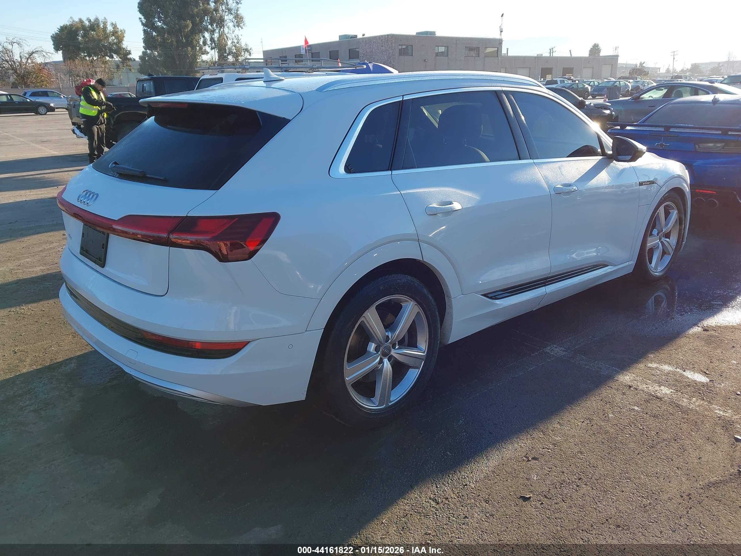 AUDI E-TRON image 4