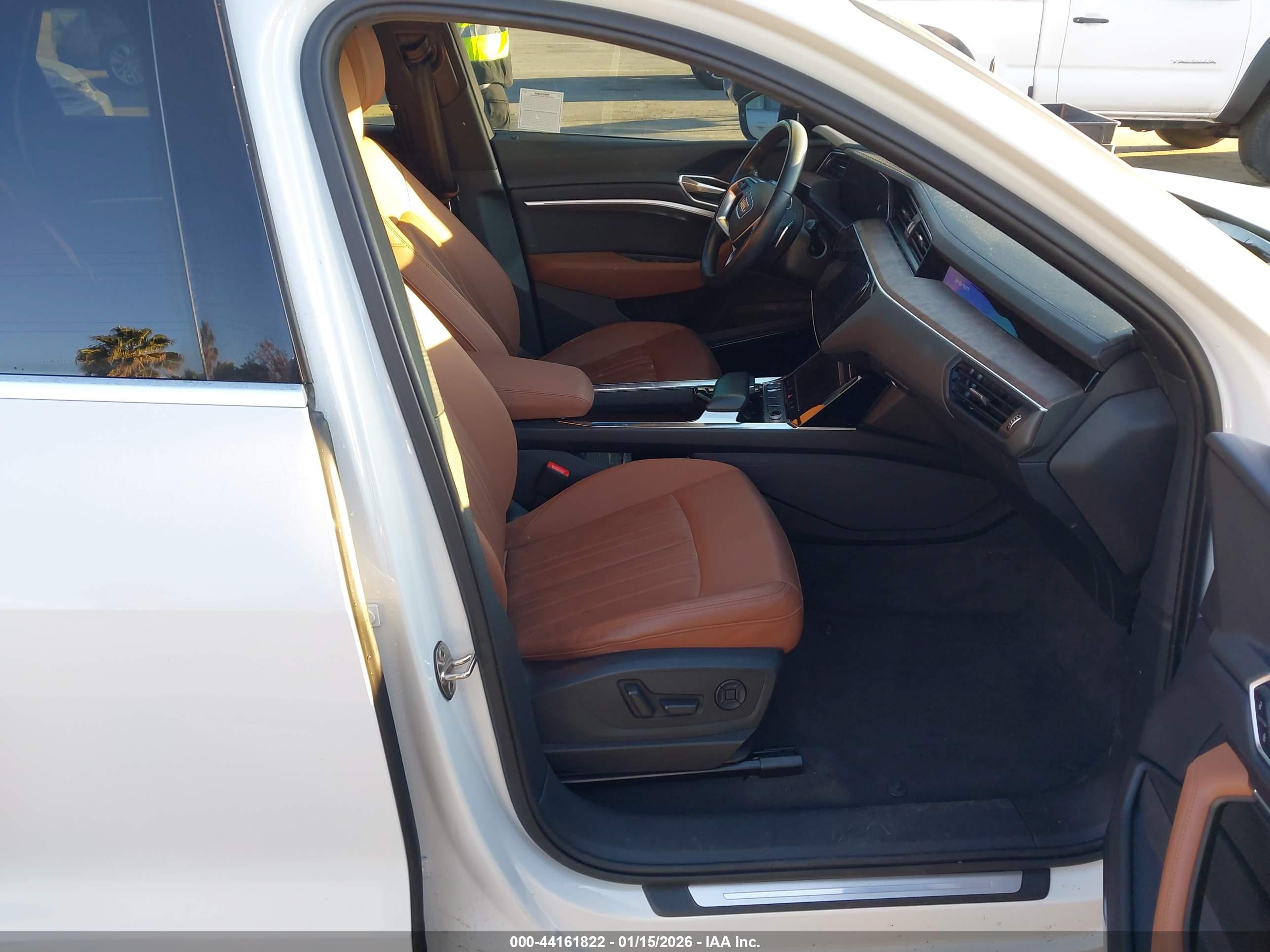 AUDI E-TRON image 5