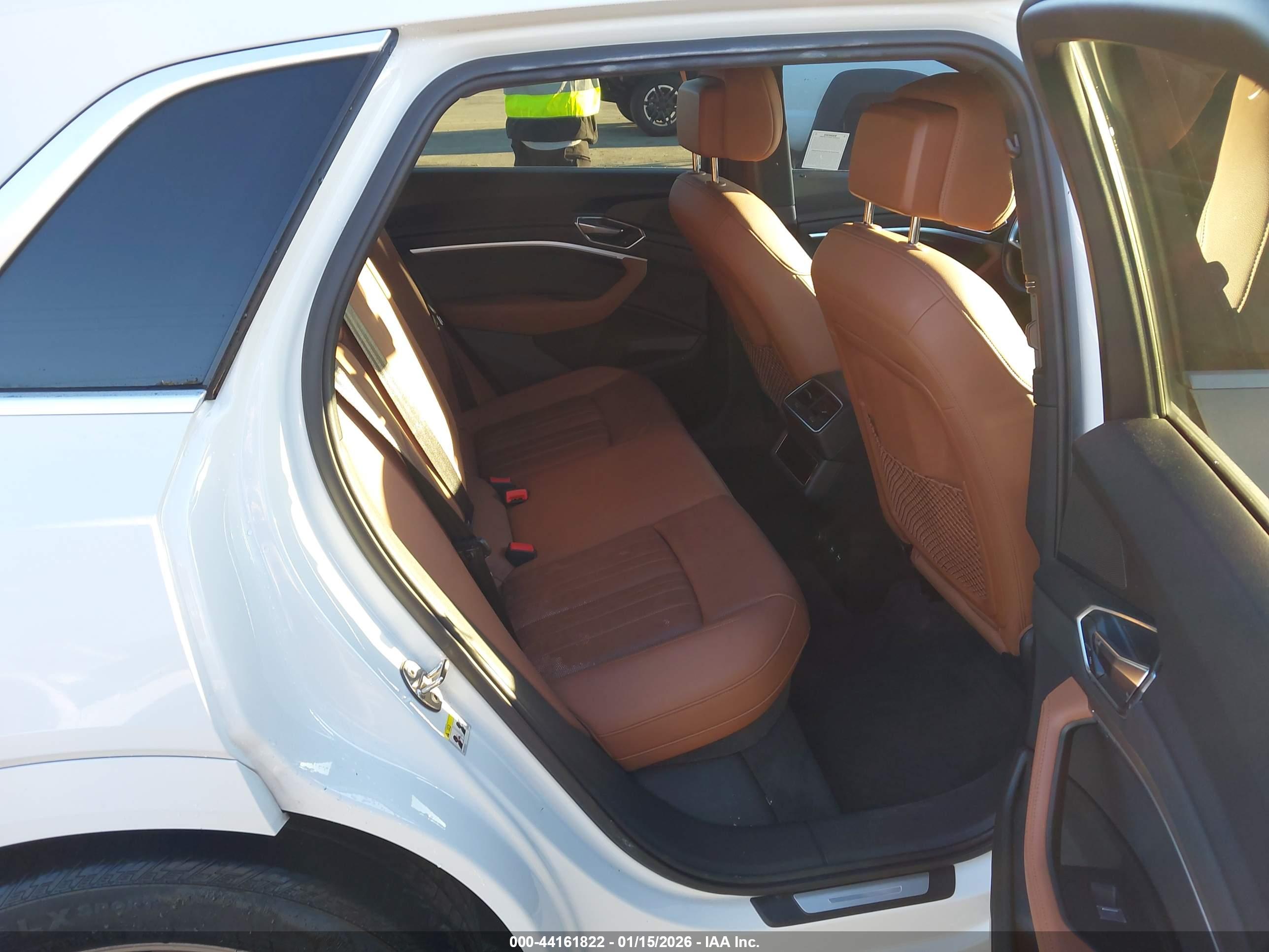 AUDI E-TRON image 8