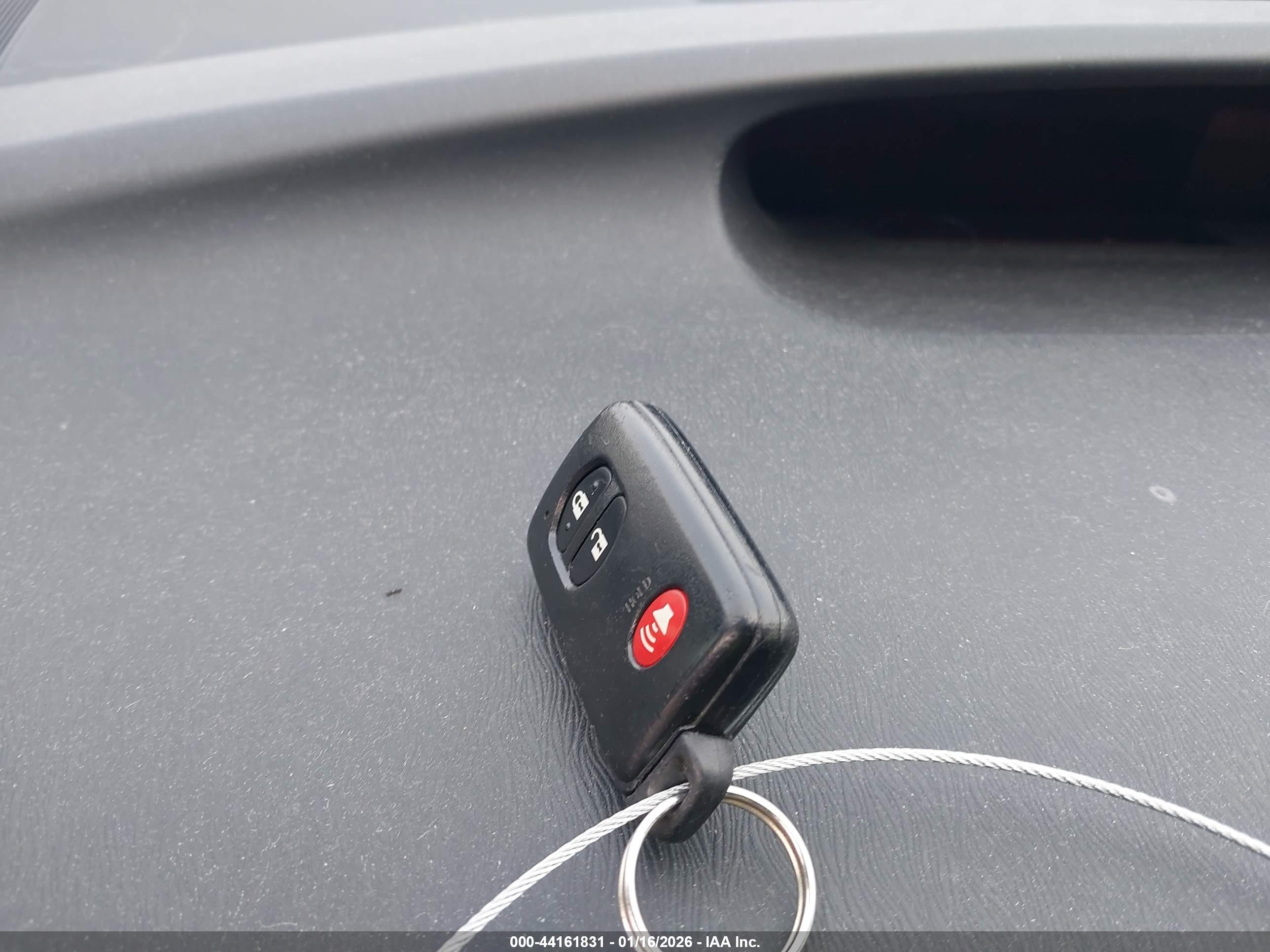 TOYOTA PRIUS image 11
