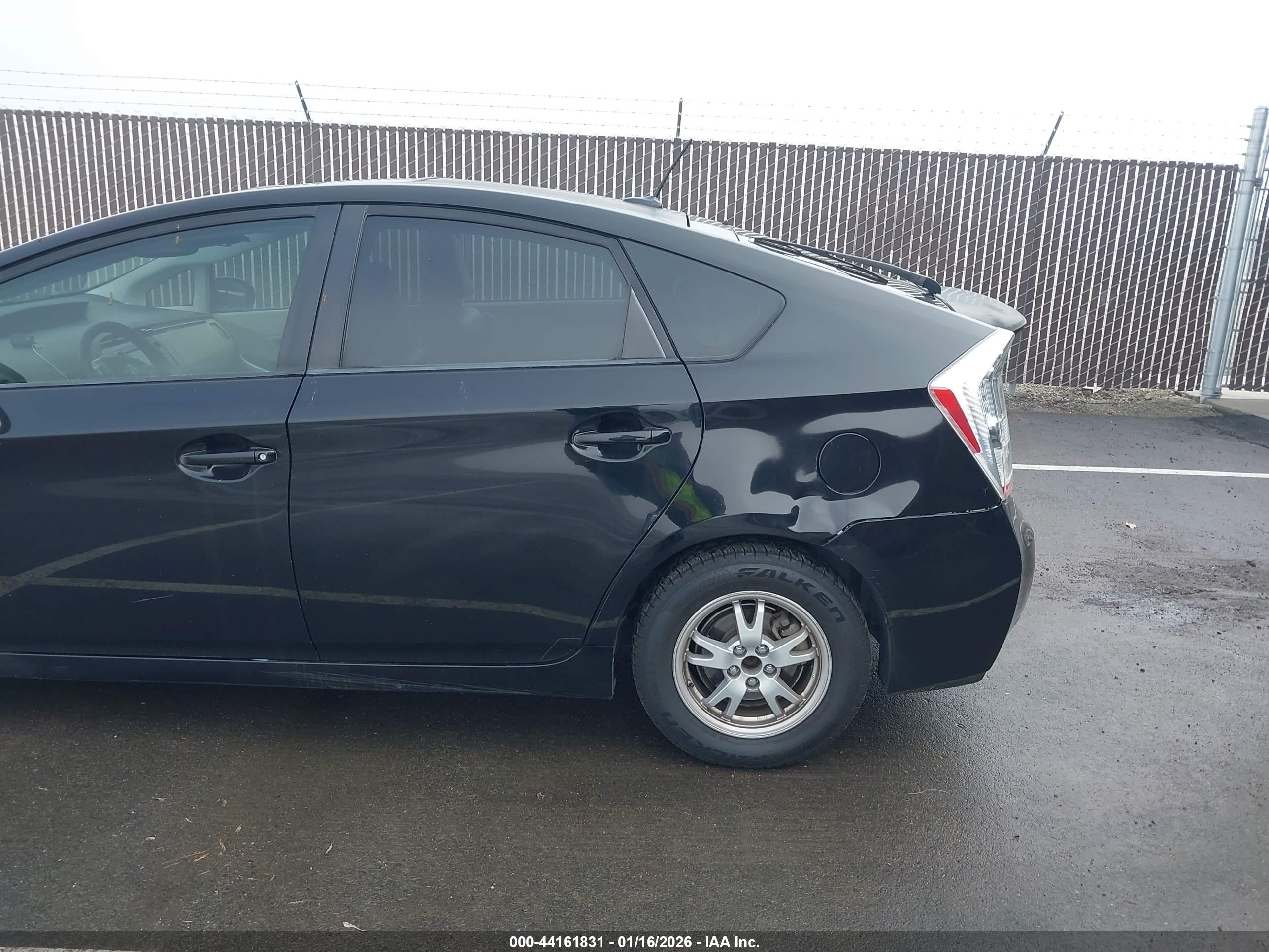 TOYOTA PRIUS image 6