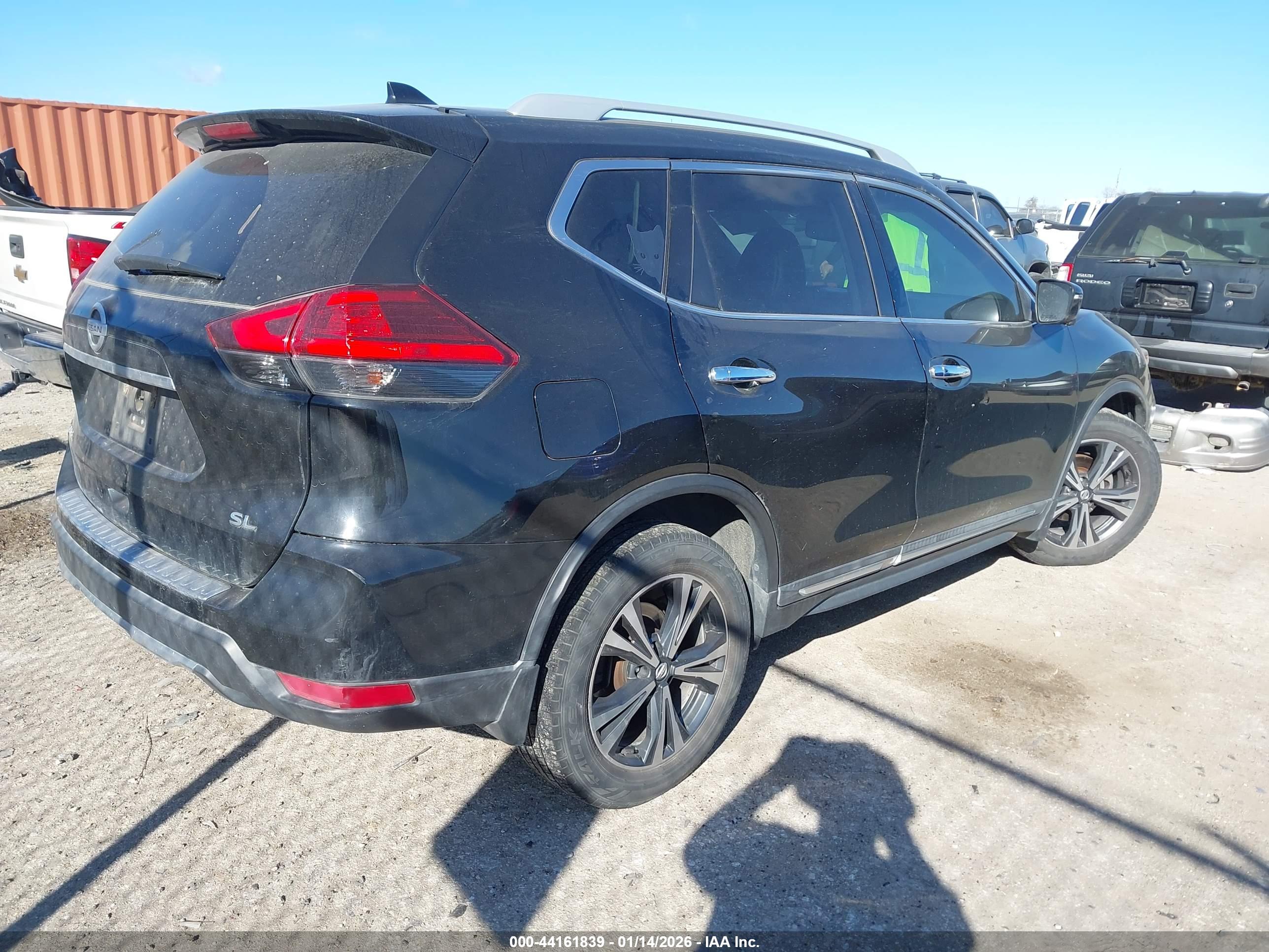 NISSAN ROGUE image 4