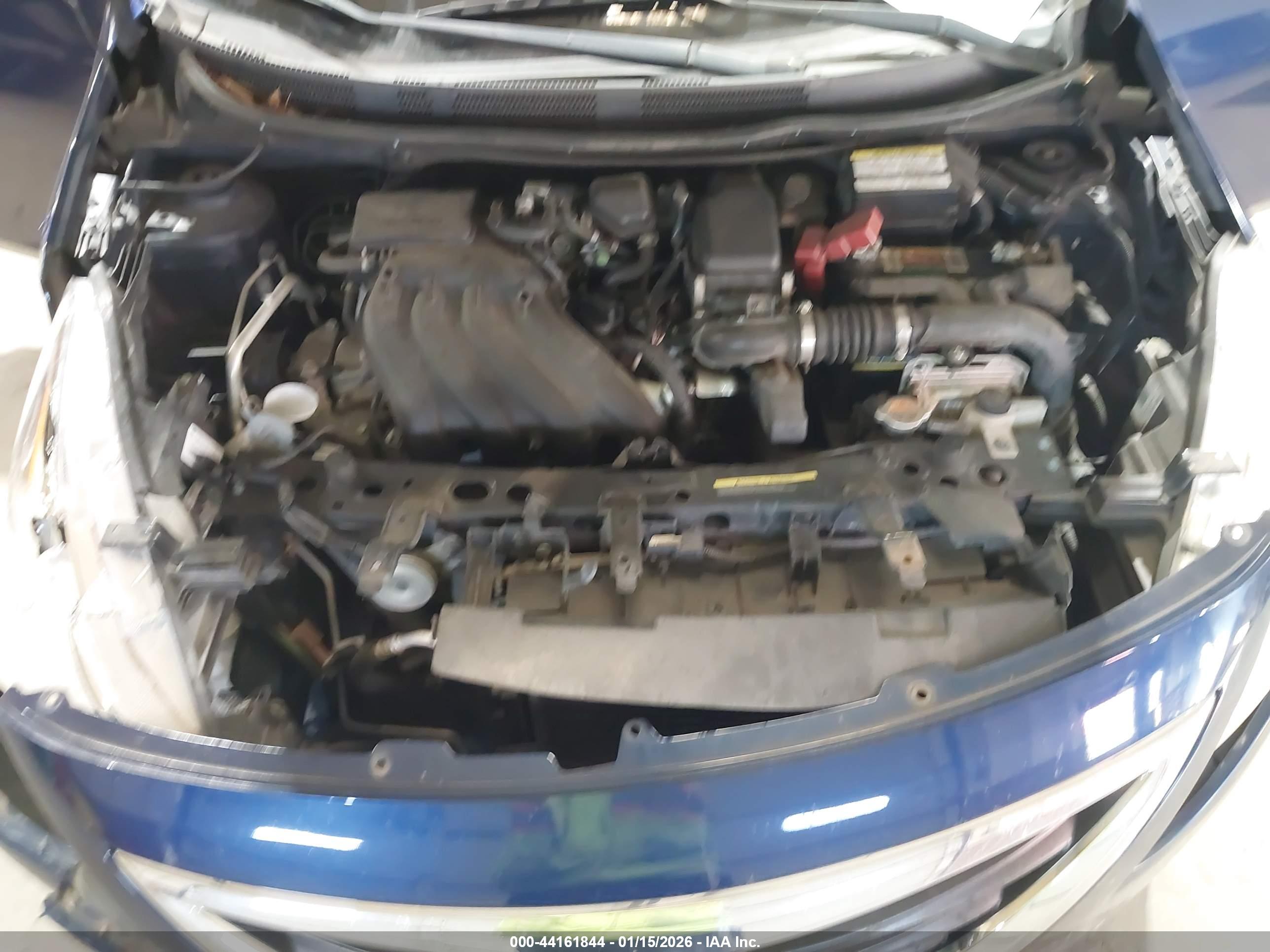 NISSAN VERSA image 10