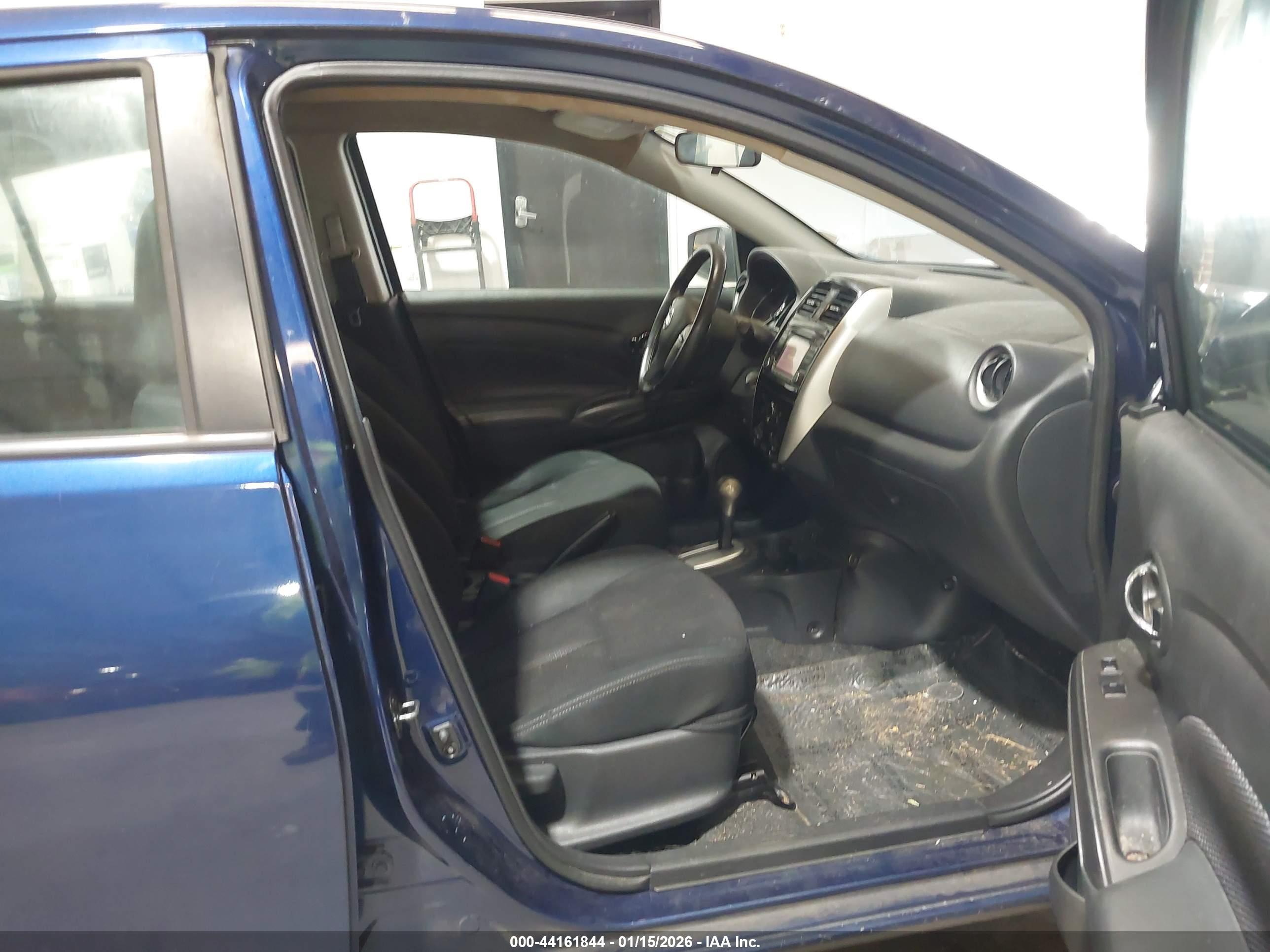 NISSAN VERSA image 5