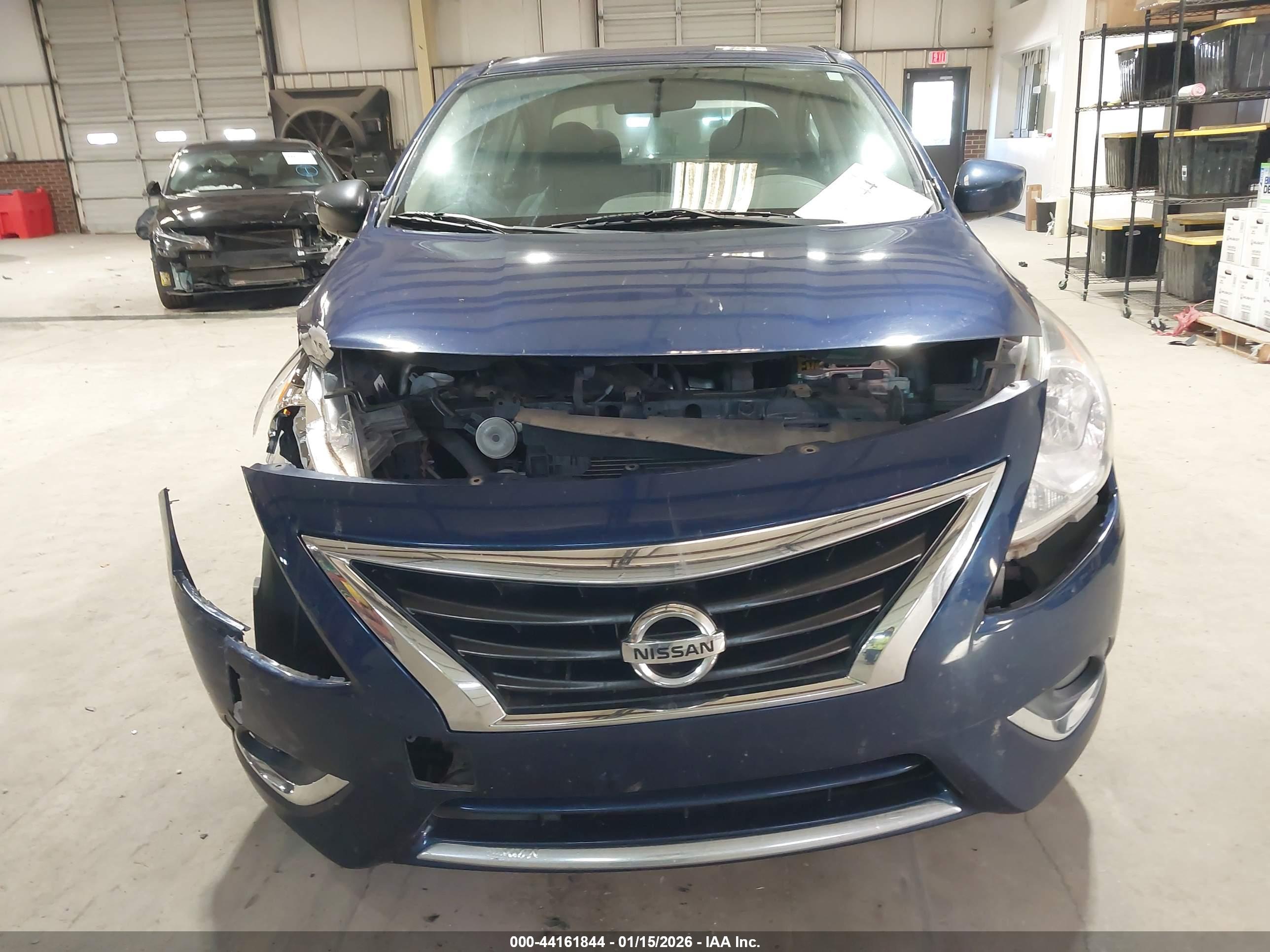 NISSAN VERSA image 6