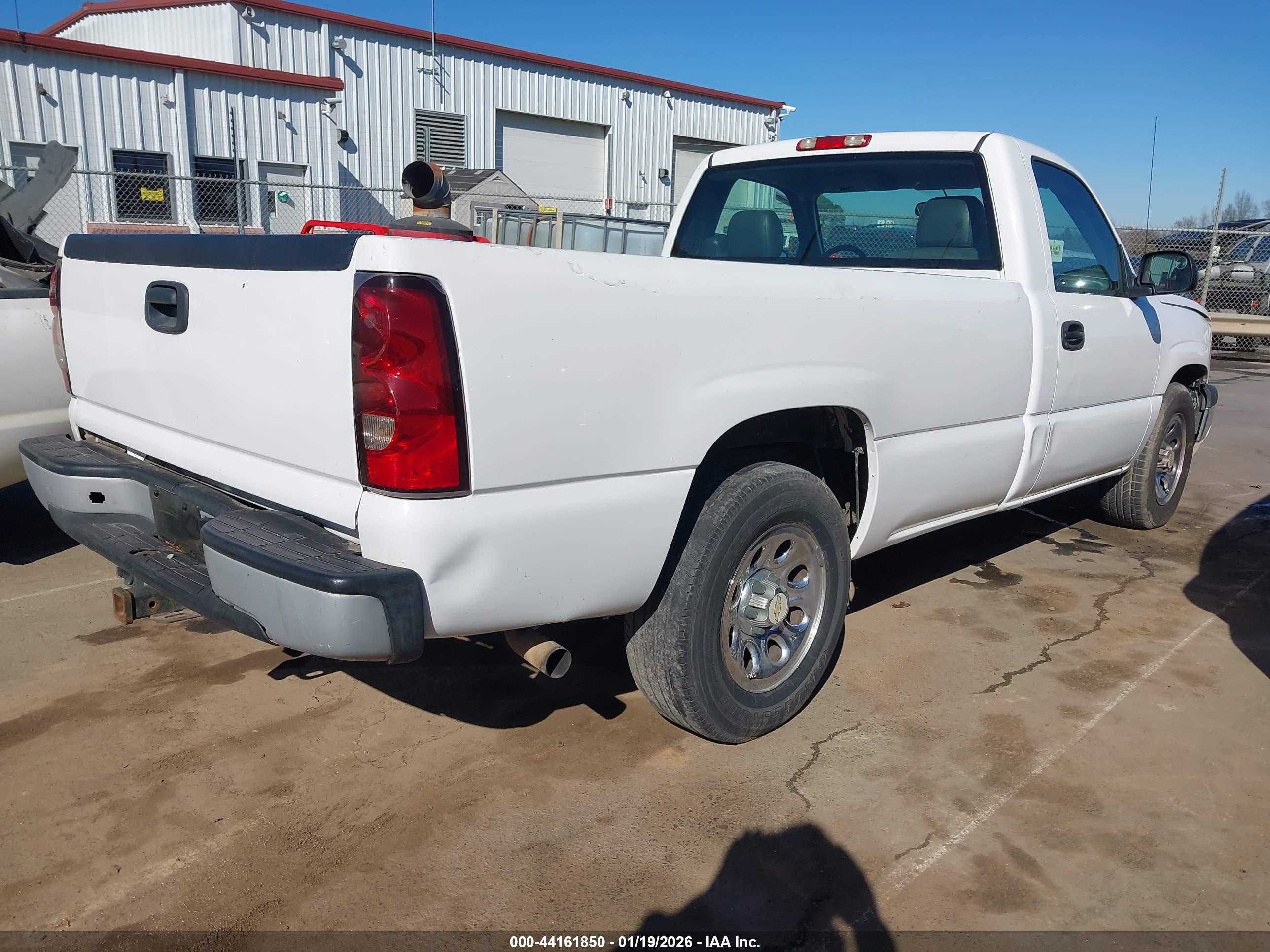 CHEVROLET SILVERADO image 4