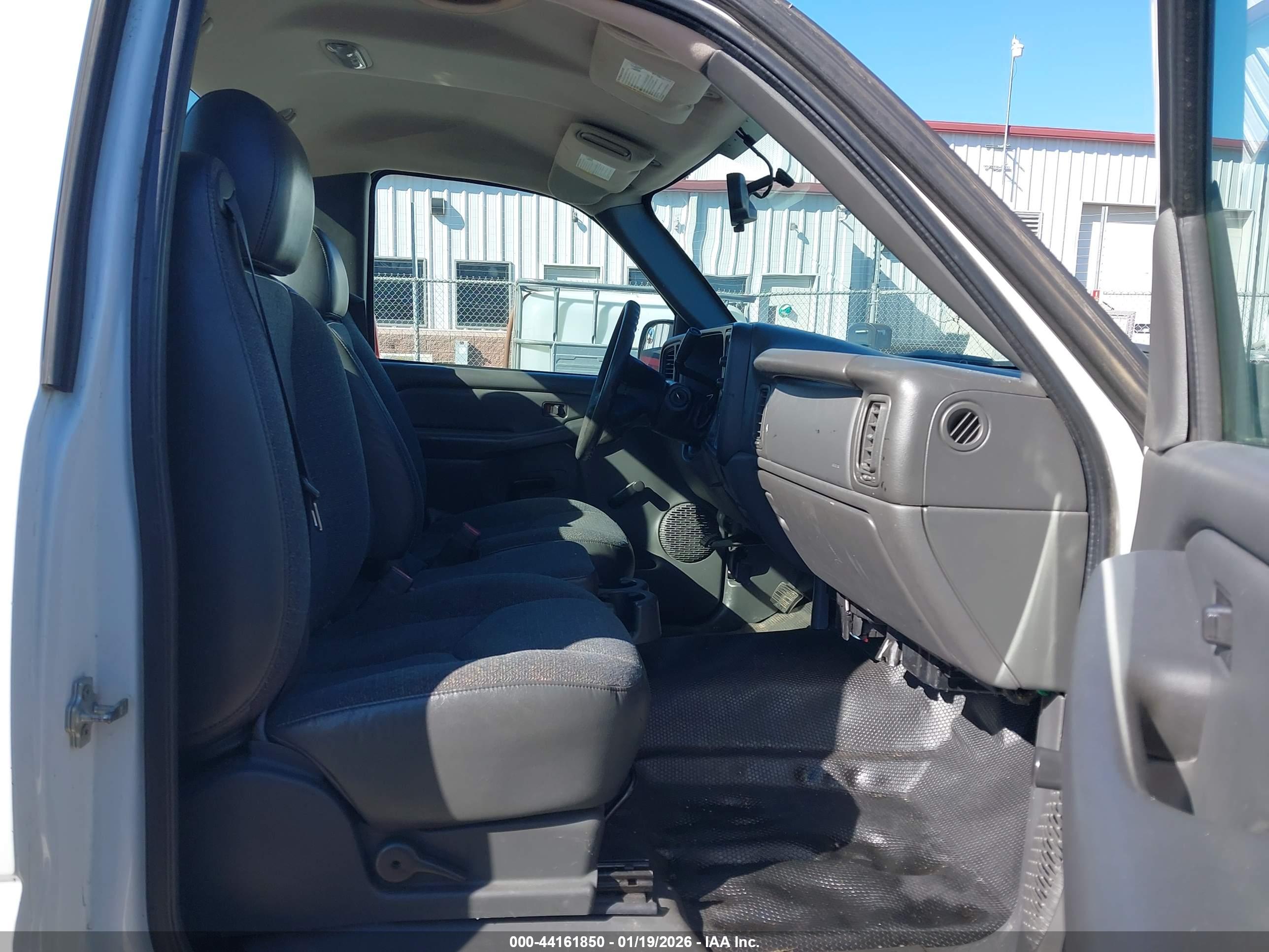 CHEVROLET SILVERADO image 5