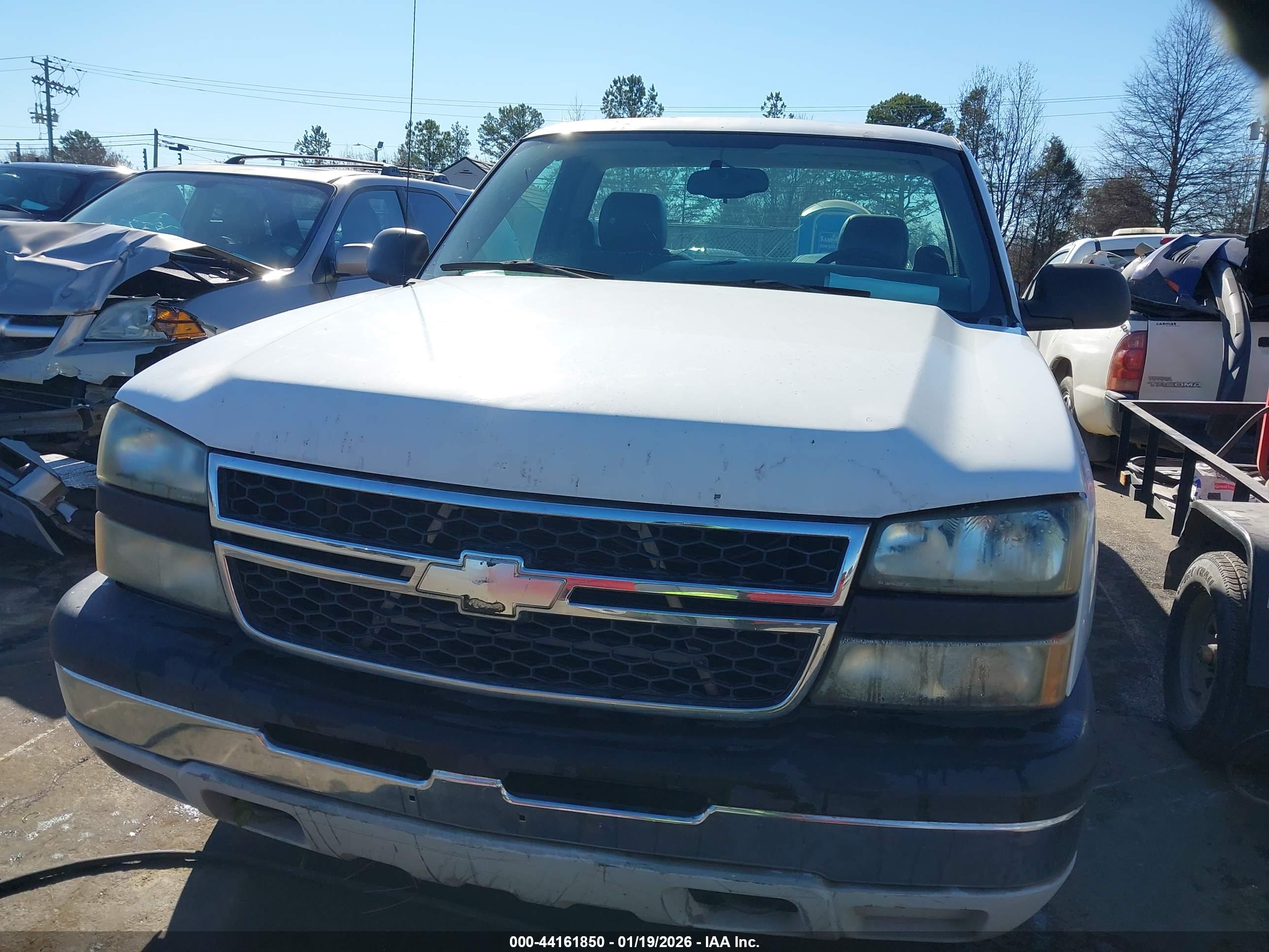 CHEVROLET SILVERADO image 6