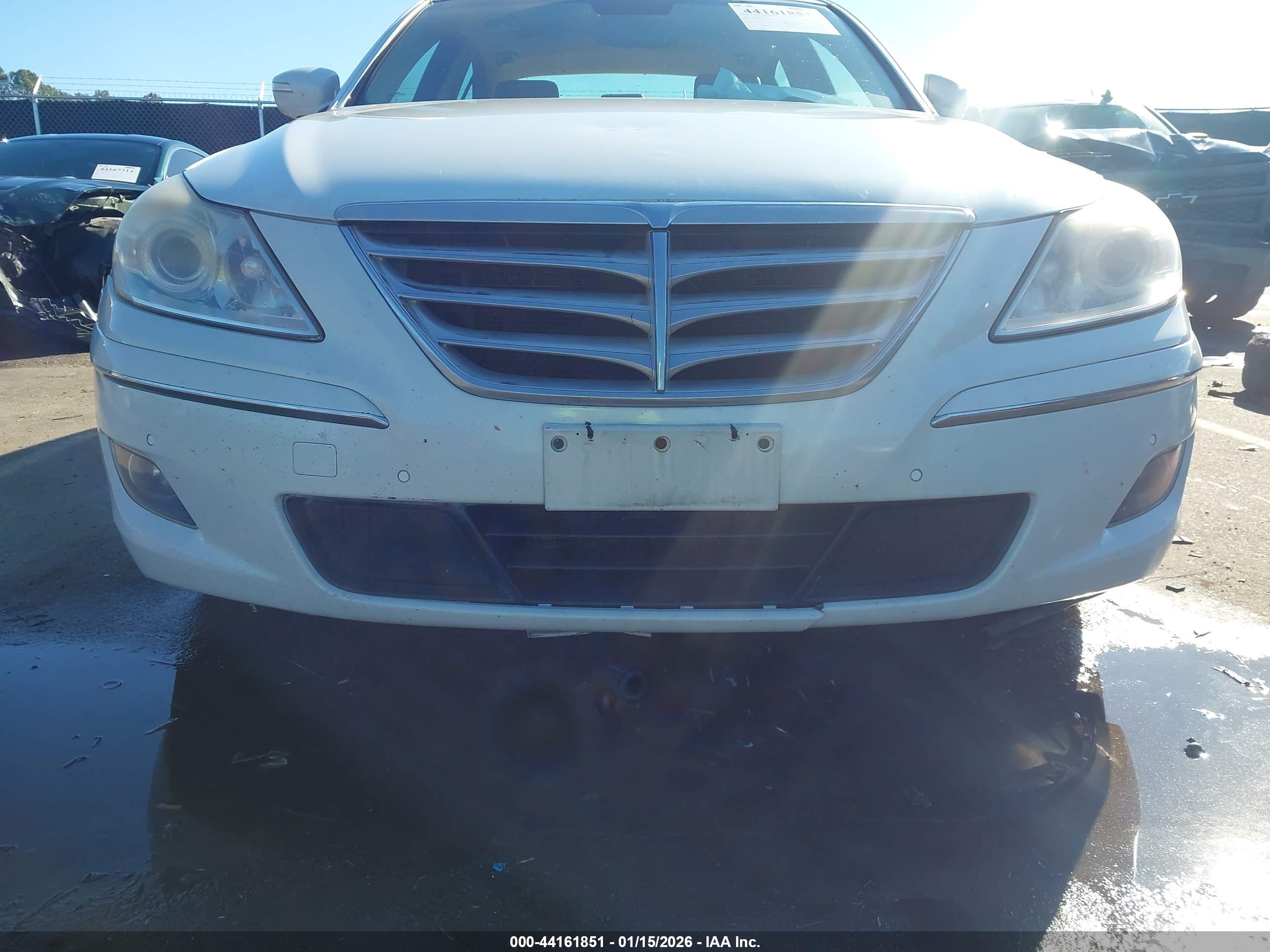 HYUNDAI GENESIS image 6