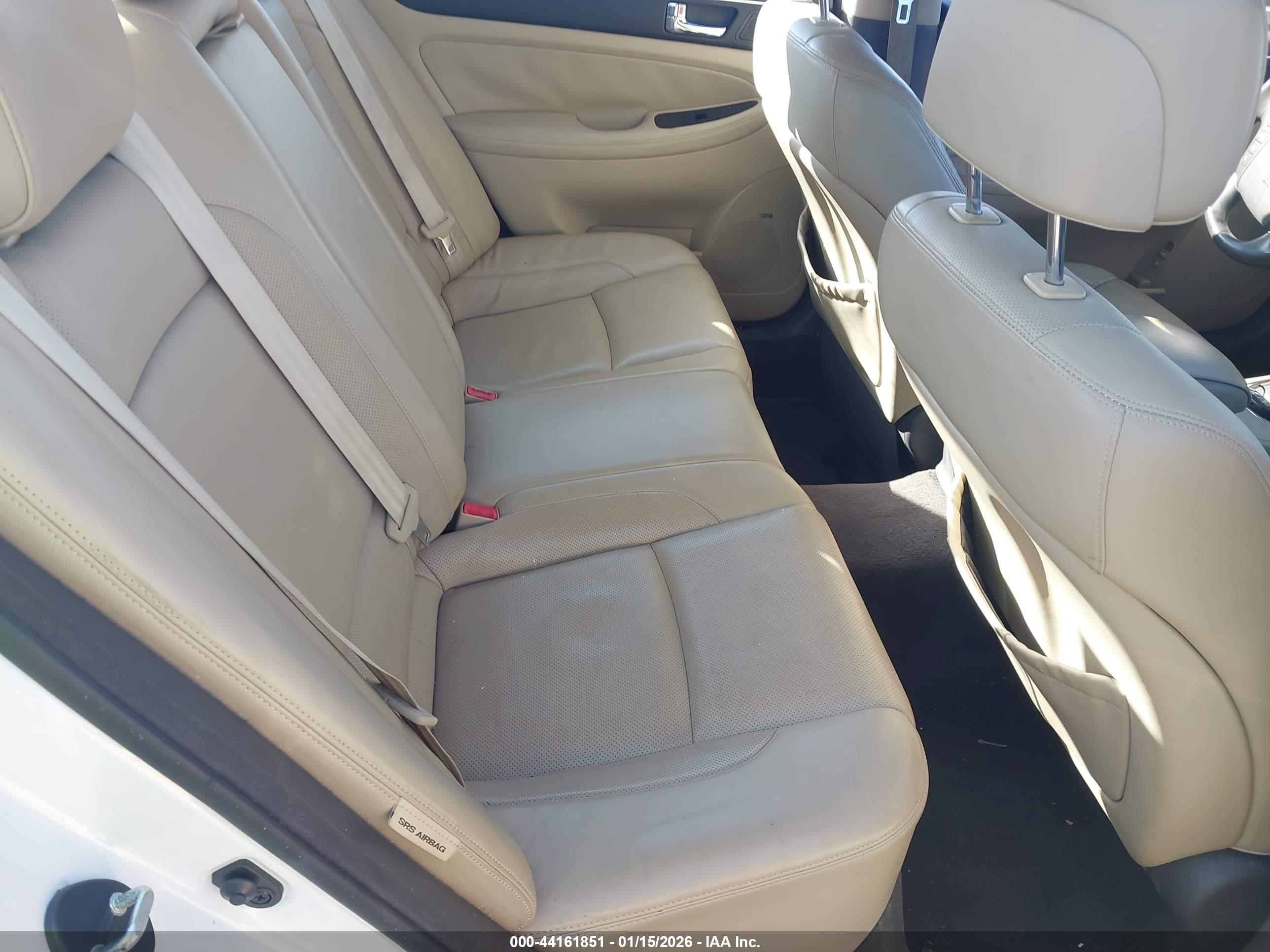 HYUNDAI GENESIS image 8