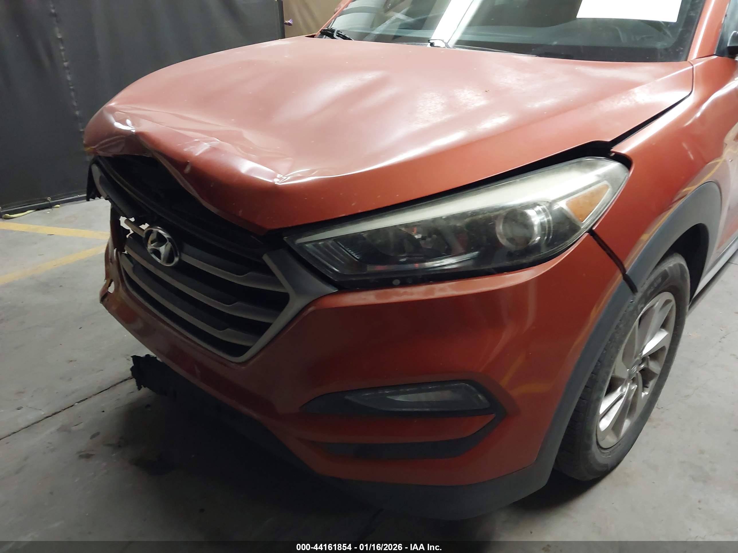 HYUNDAI TUCSON image 6