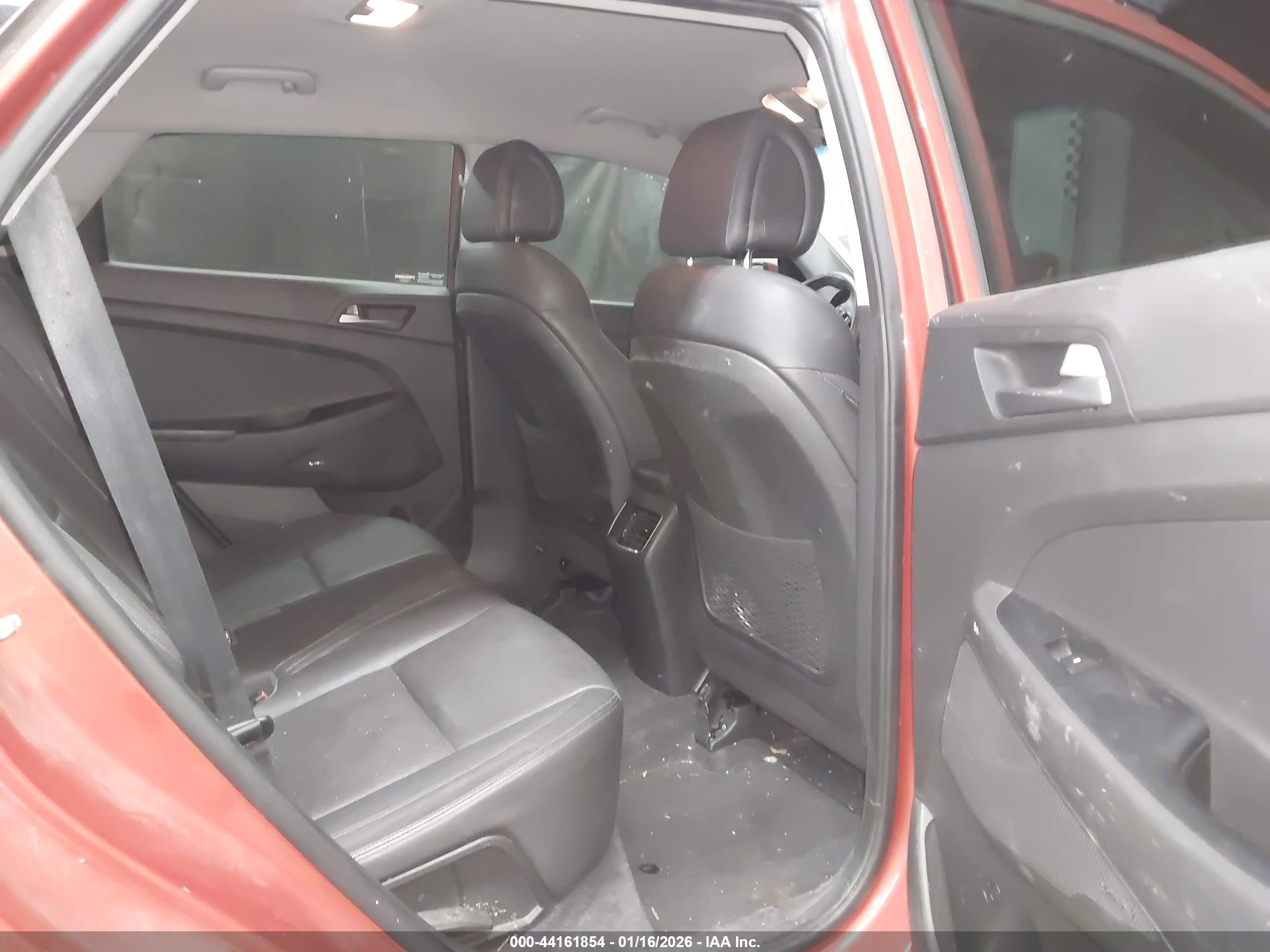 HYUNDAI TUCSON image 8