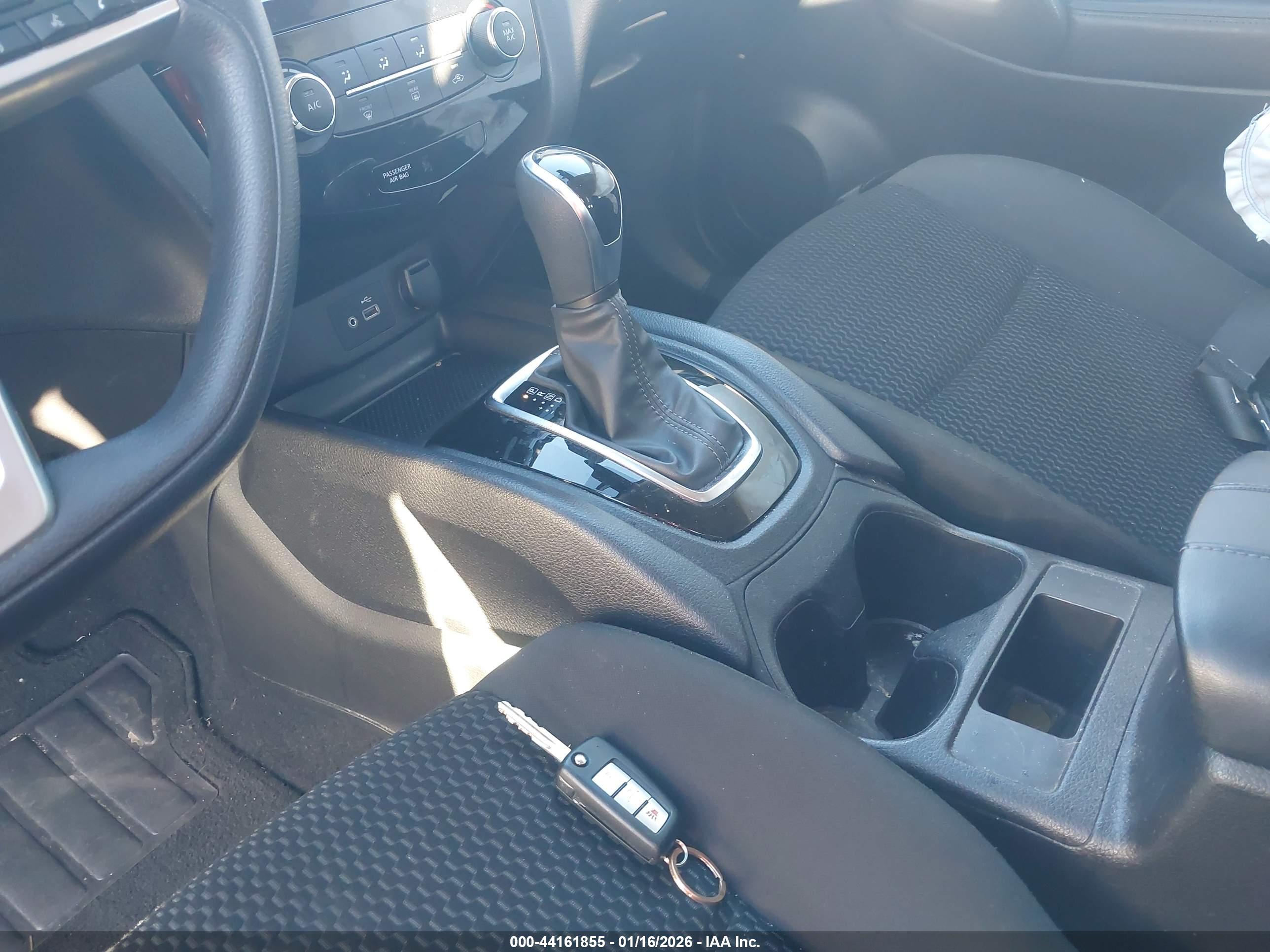 NISSAN ROGUE image 11