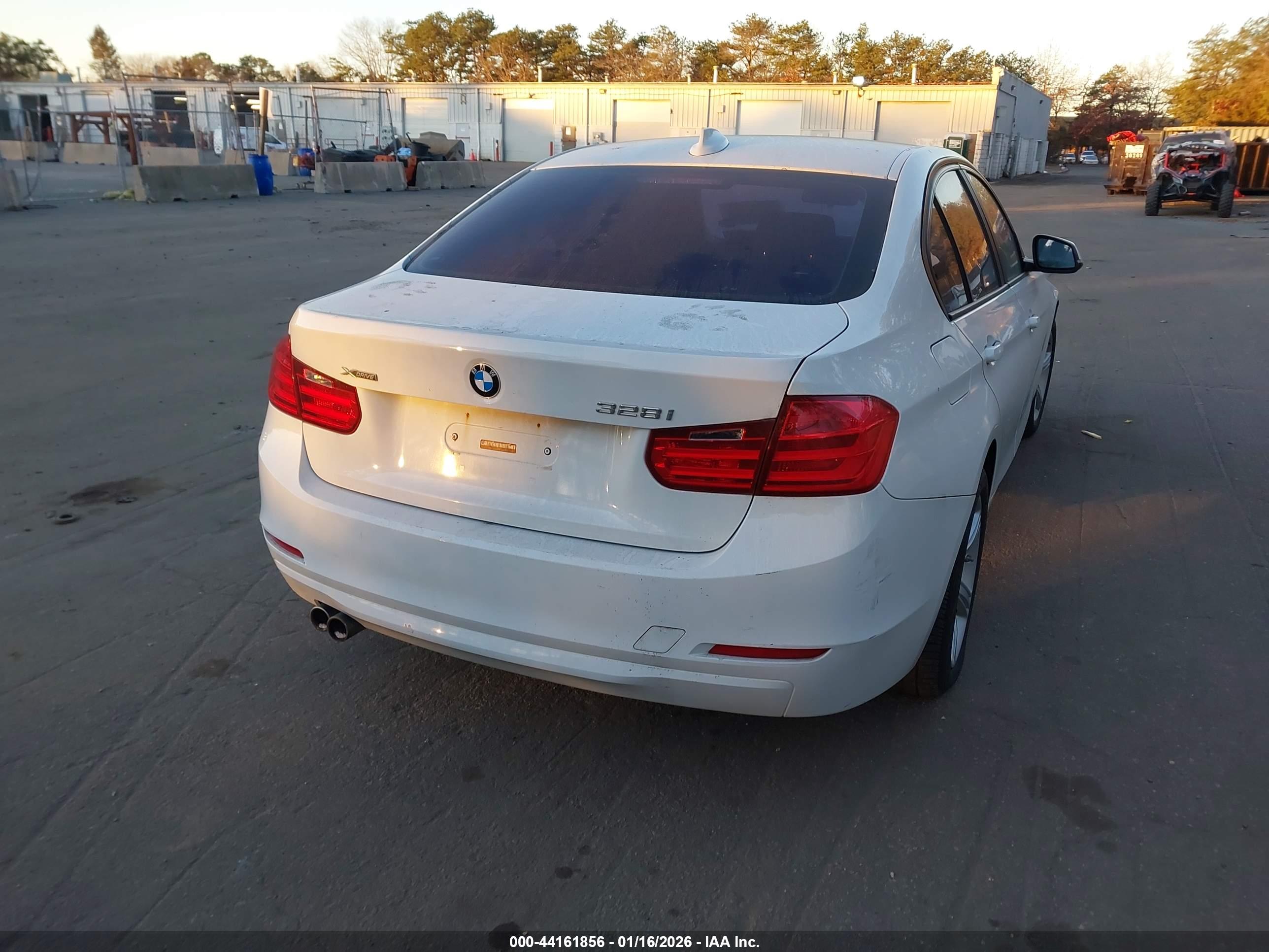 BMW 328I image 4